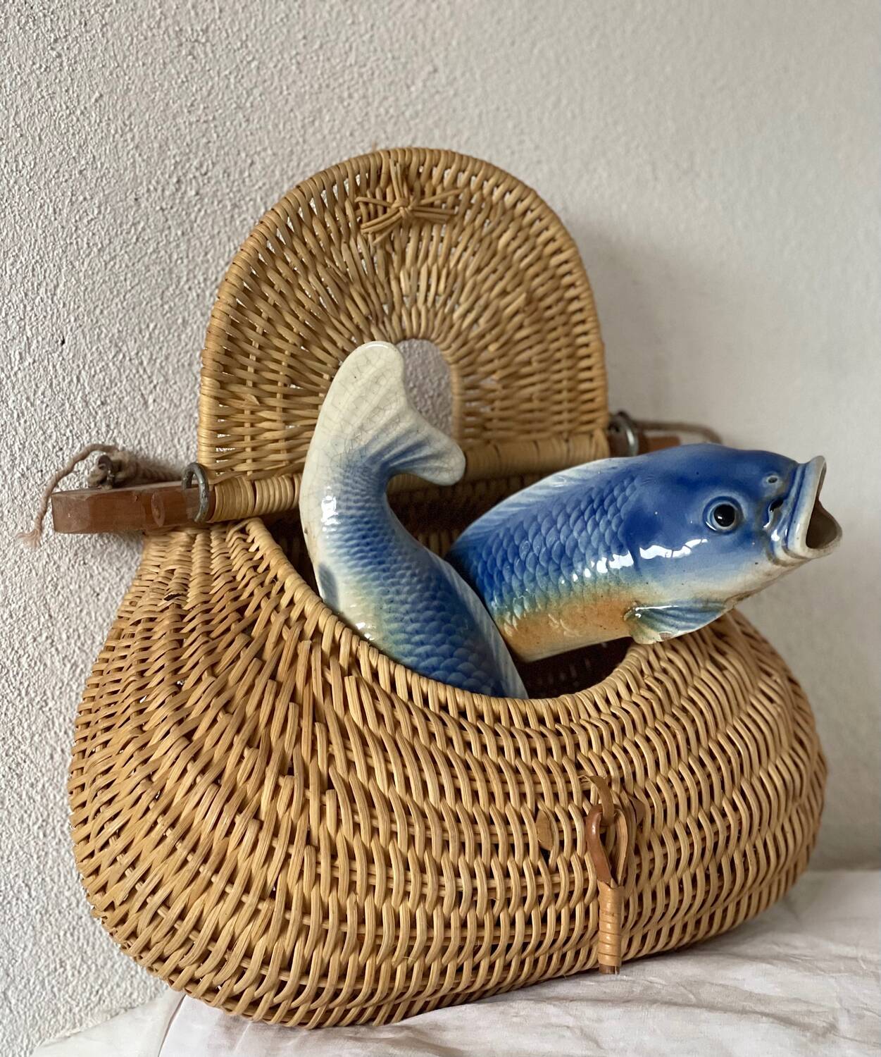 2 fish slip vases