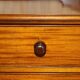 Paire de commodes vintage en acajou flammé