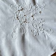 Round embroidered cotton tablecloth