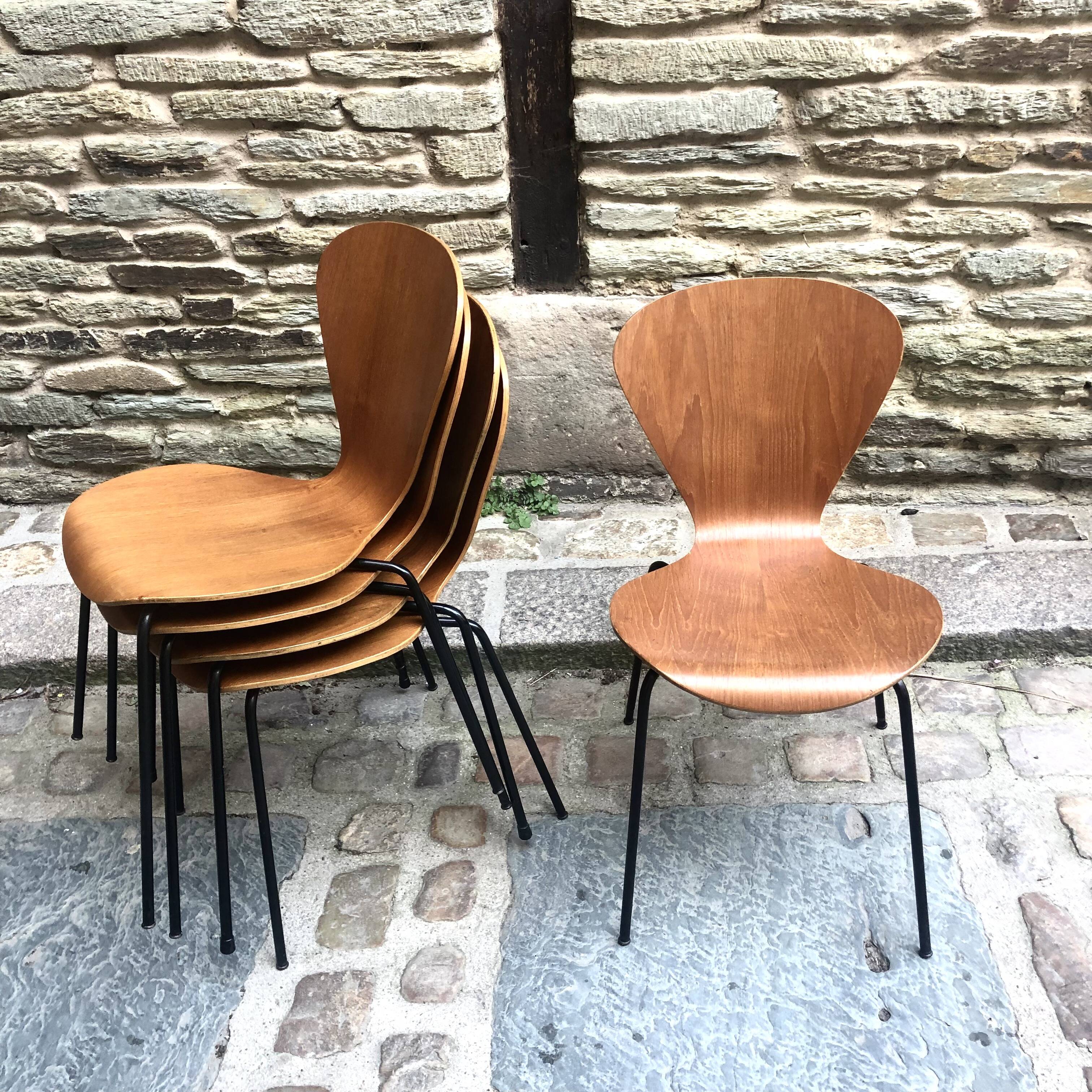 5 Arne Jacobsen chairs