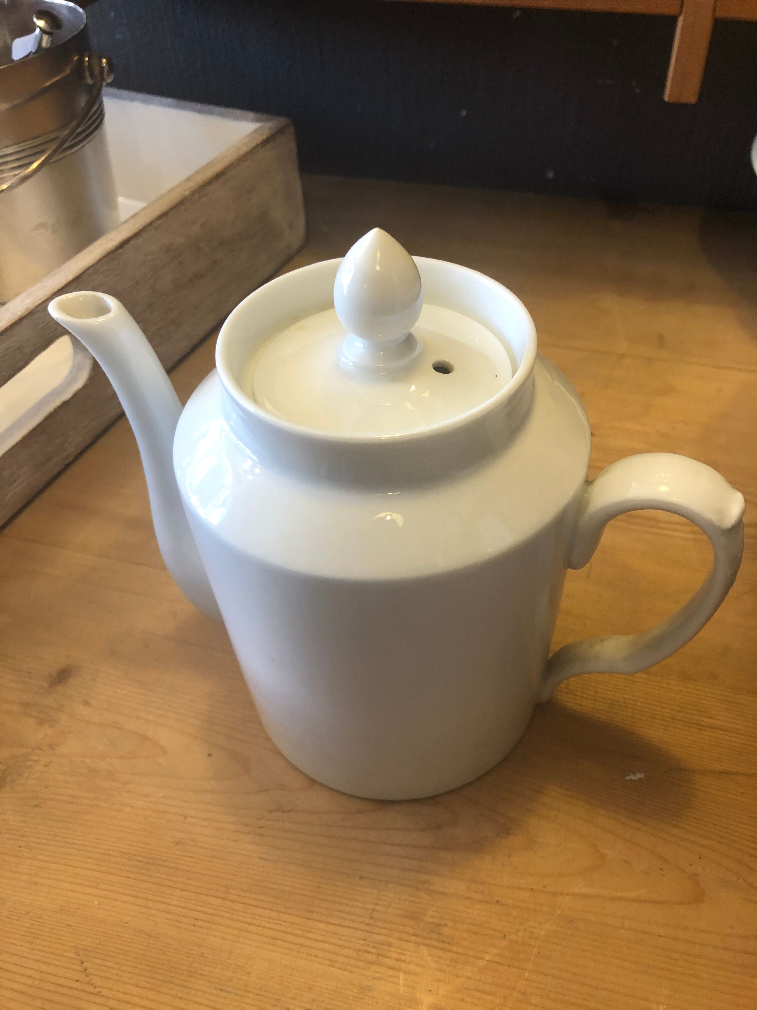 Blznche porcelain teapot