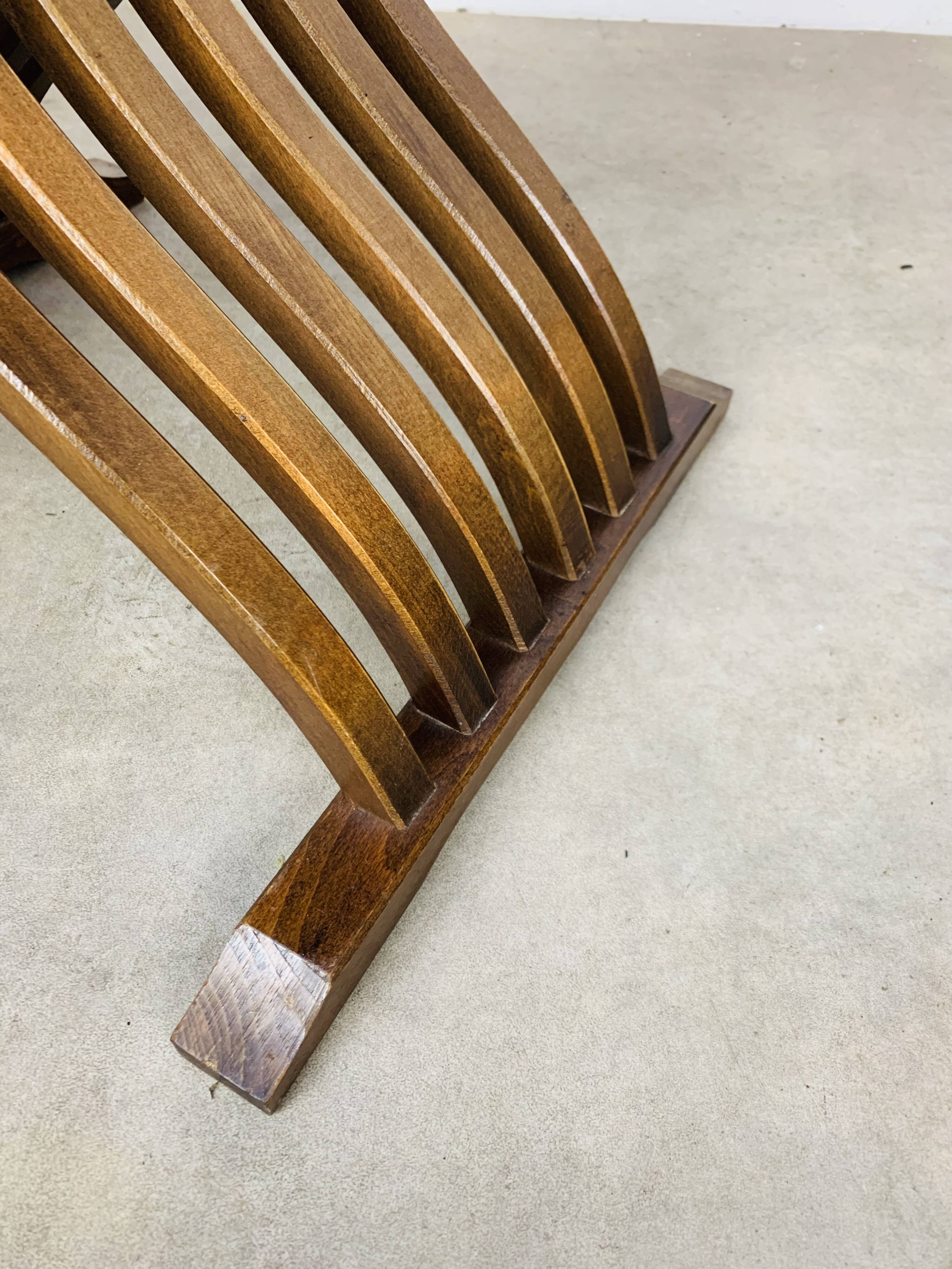 Florentine Savonarola folding chair, wood, Renaissance style