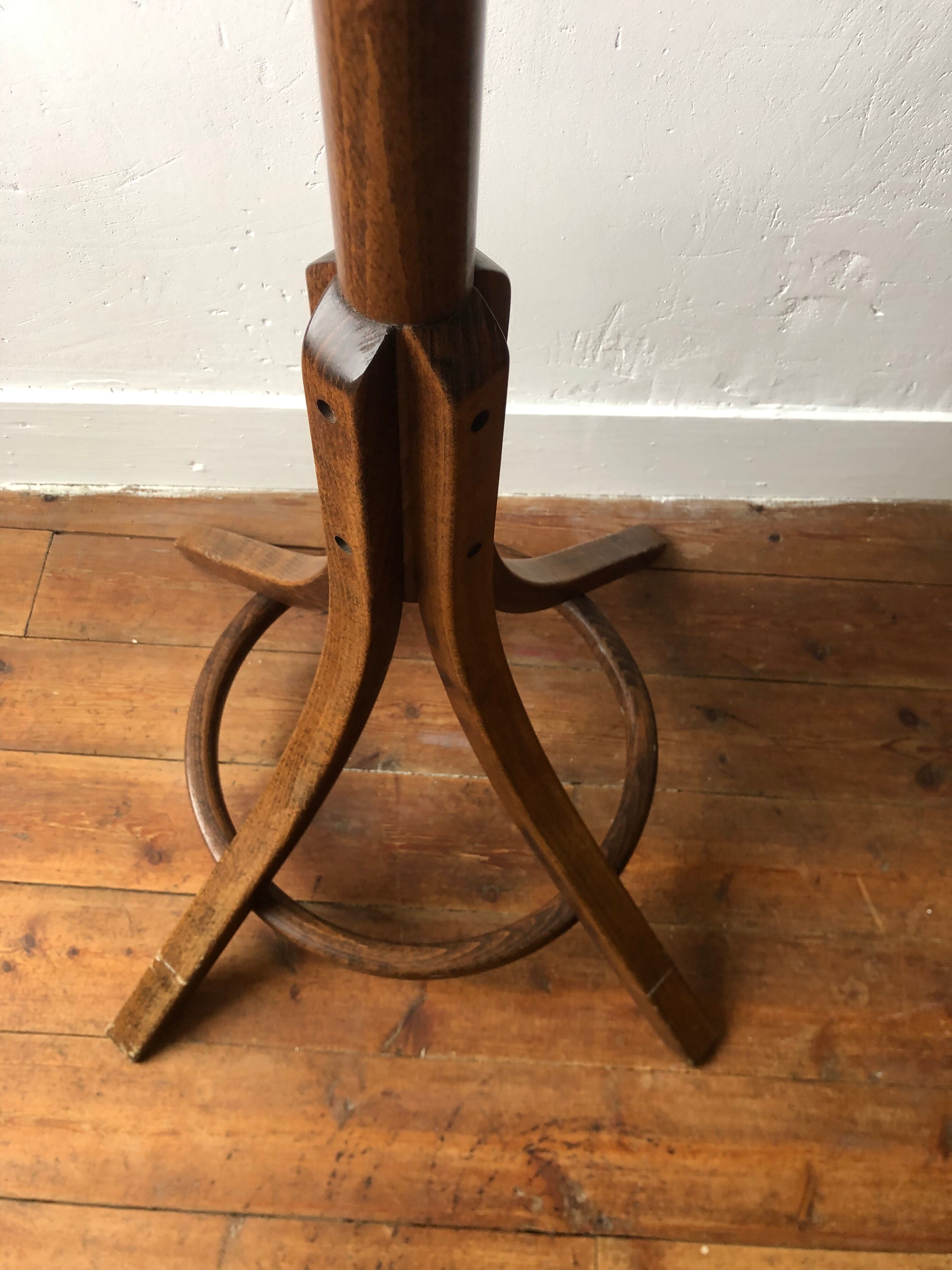 Baumann parrot coat rack