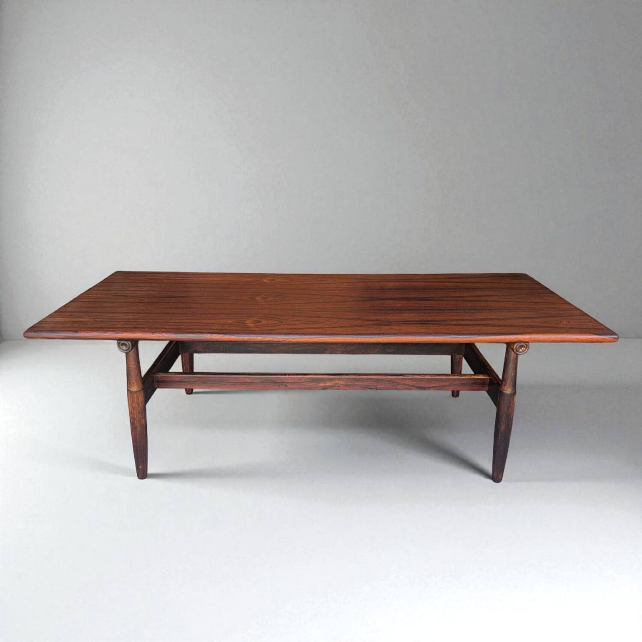 Table basse vintage en palissandre – style scandinave années 60