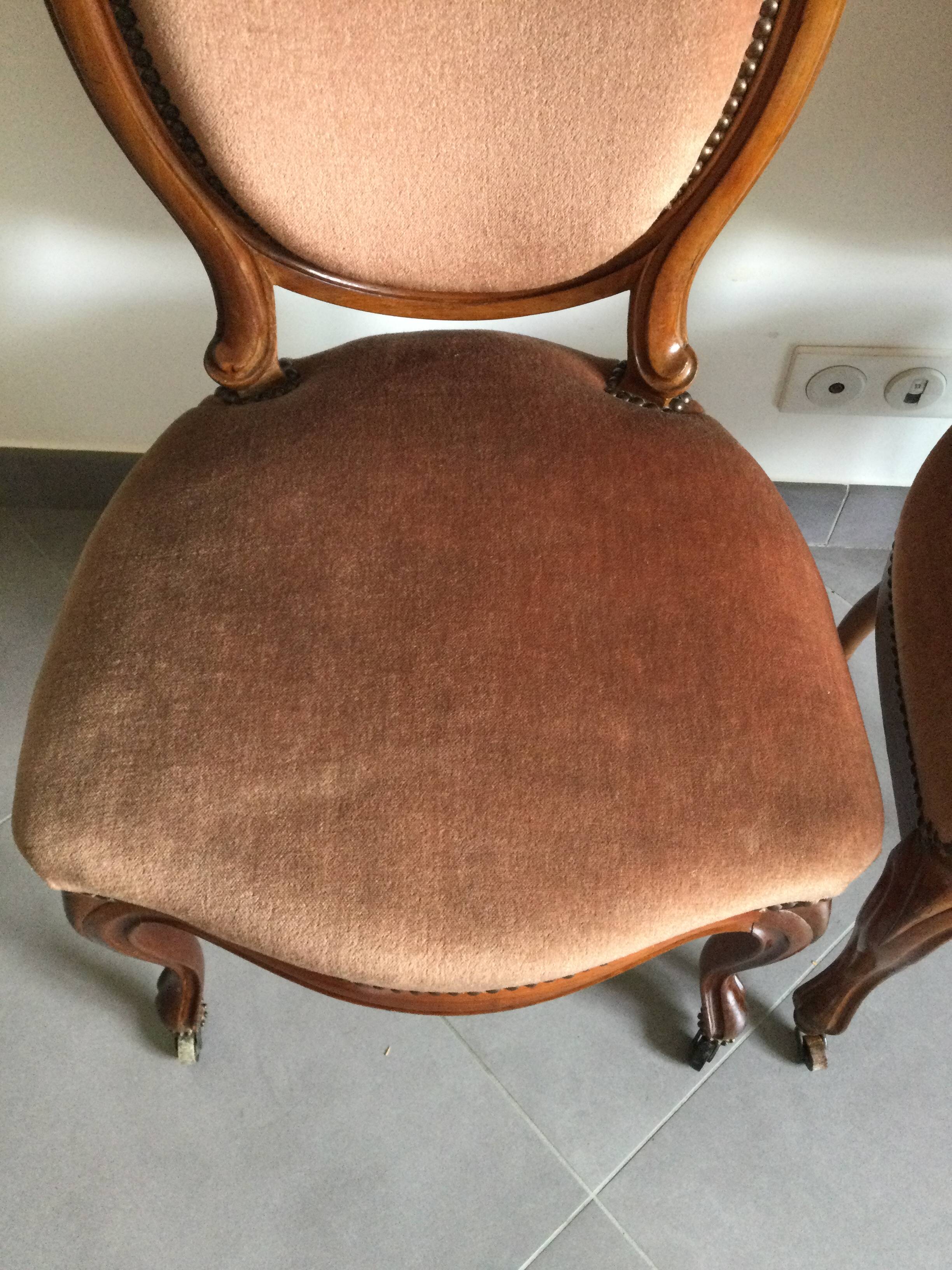 Paire de chaises médaillon style Louis Philippe en velours rose