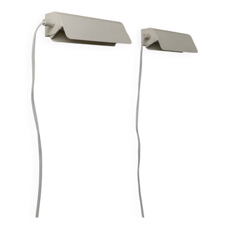 Two White Metal Fister Wall Lamps by Design Light Denmark (1980s) – Minimalist Swivelling Reading Lights