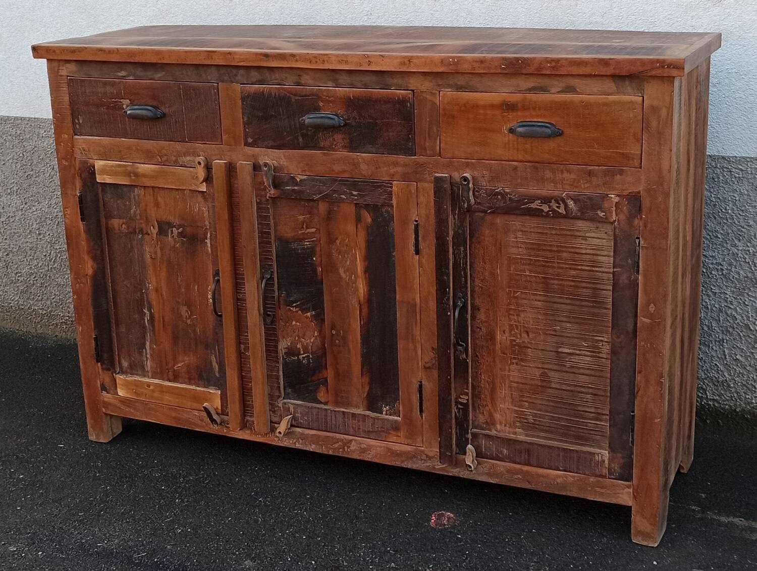 Buffet en bois ancien