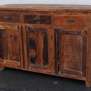 Buffet en bois ancien