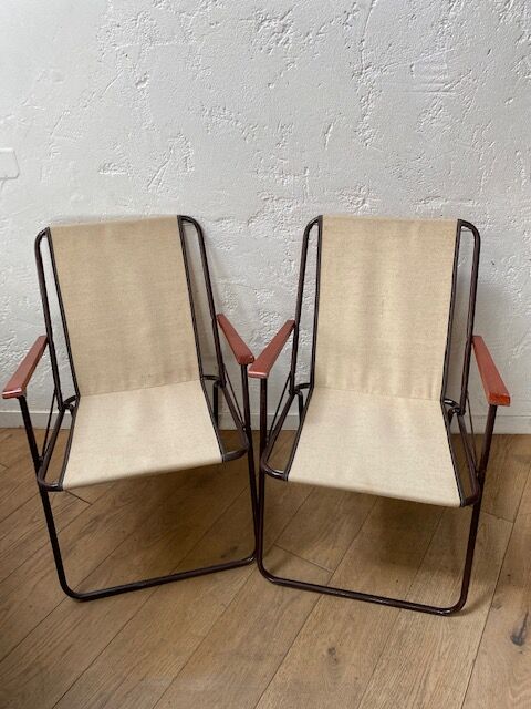 Set of 2 folding chairs