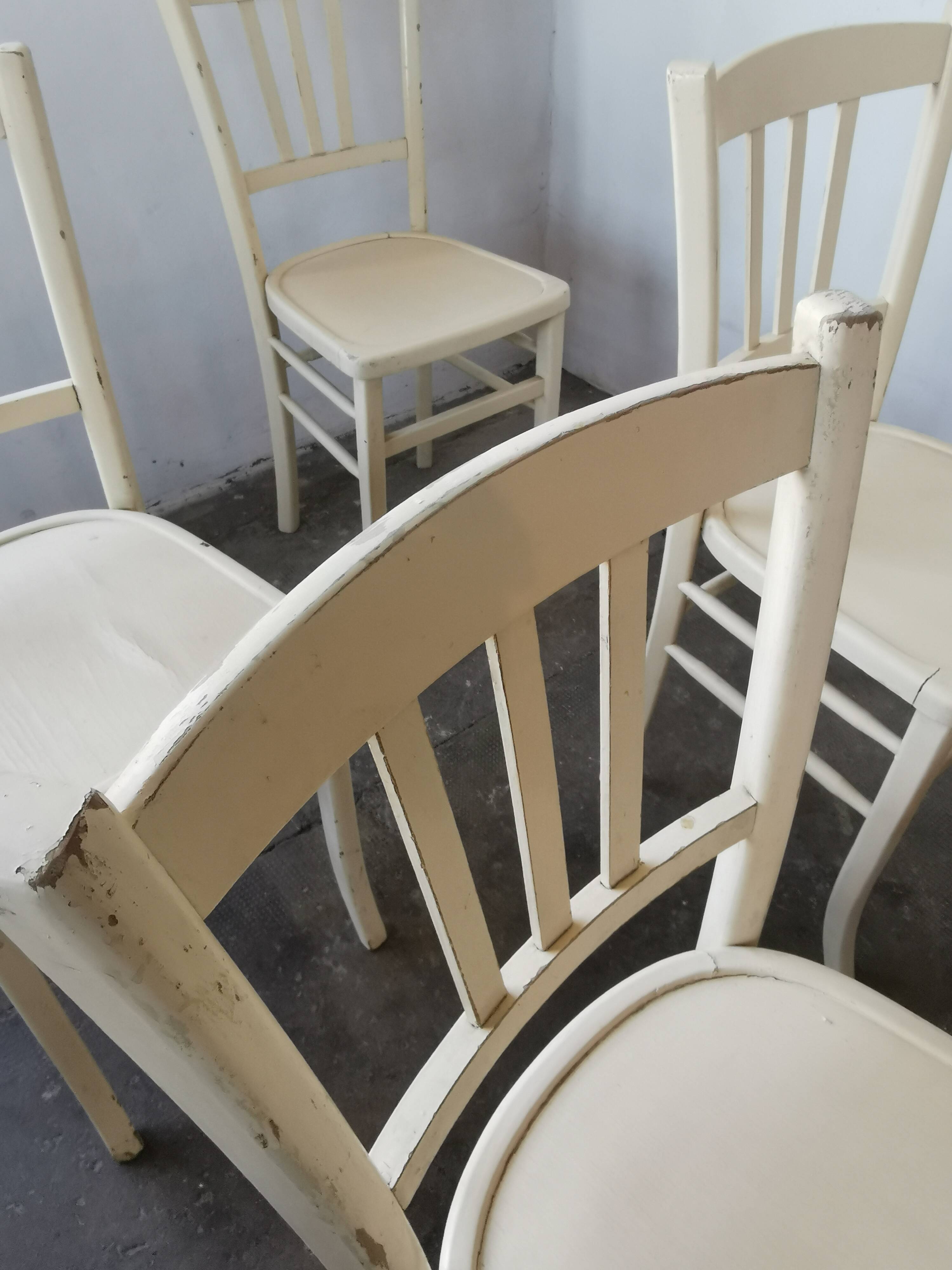 Set de 6 chaises bistrot vintages blanches