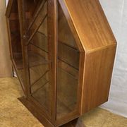 Cabinet d'exposition hexagonal en noyer vintage art déco - 1920-1930