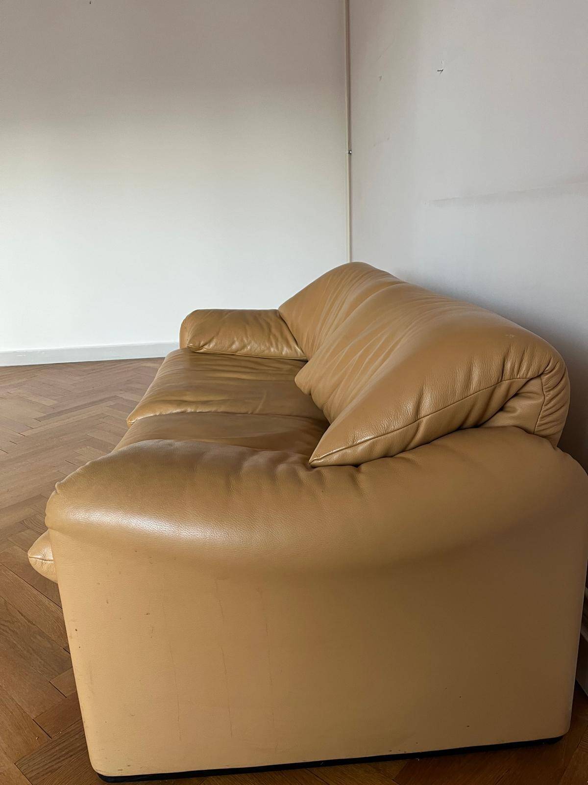 Cassina Maralunga sofa by Vico Magistretti
