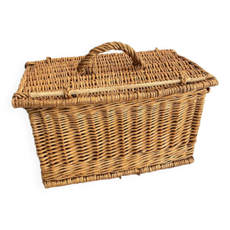 Antique wicker basket with closure and handle