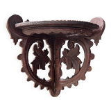 Tablette murale d’angle sculptée