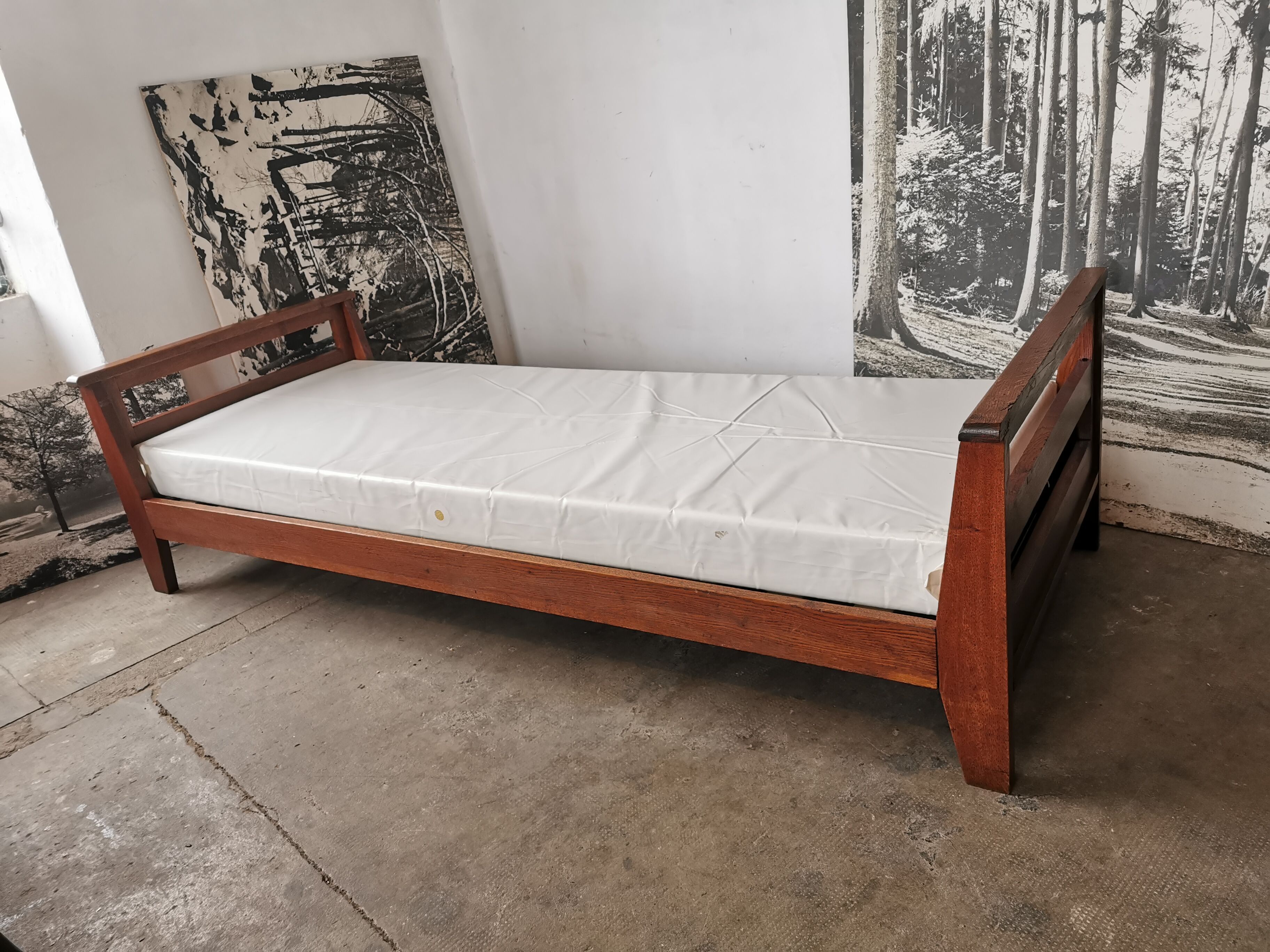 Mru bed René Gabriel, reconstruction