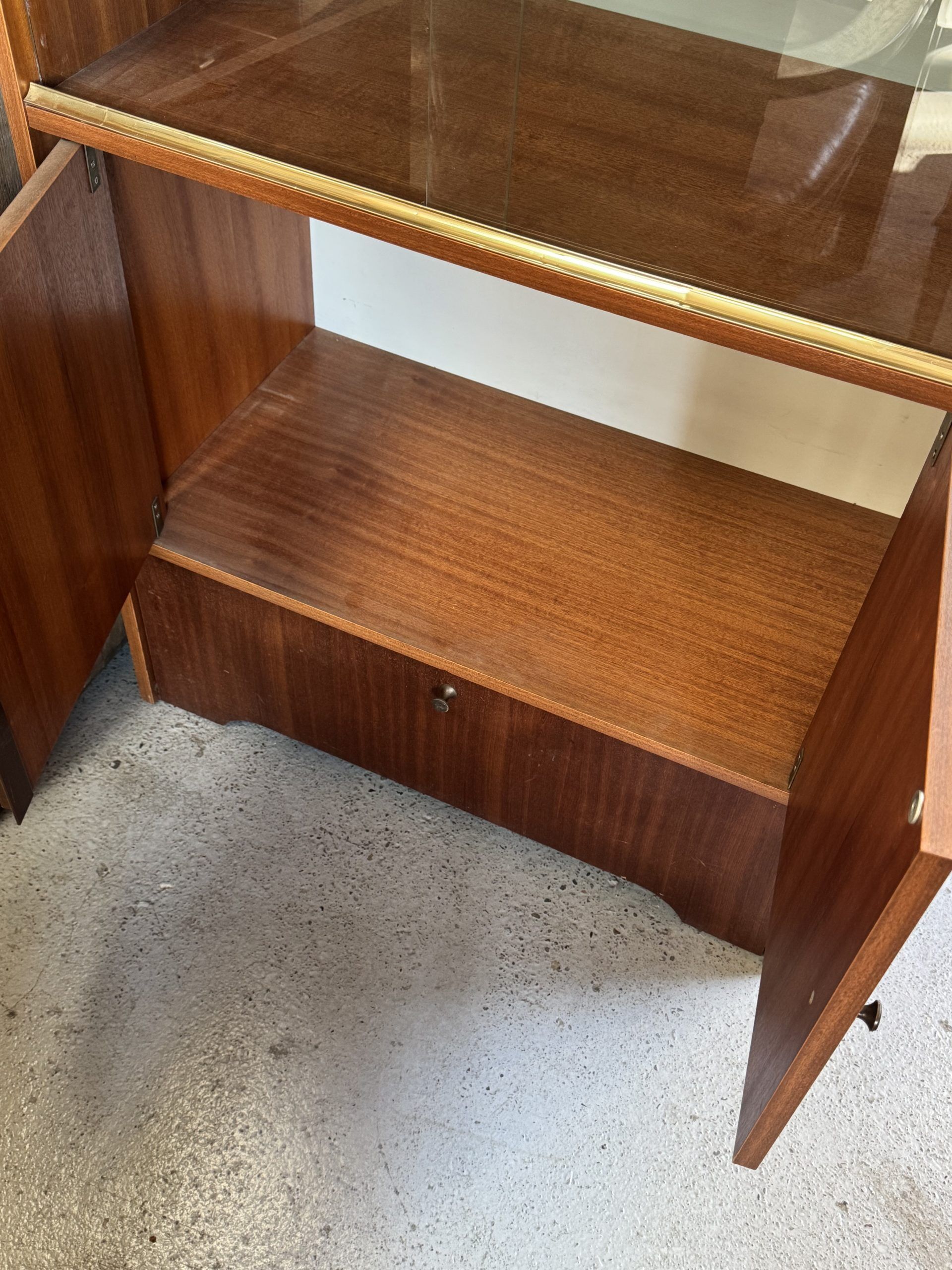 Display shelf