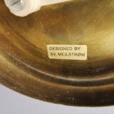 Applique en laiton avec abat-jour original en verre blanc laiteux, conçue par Svend Mejlstrøm Danemark années 1960