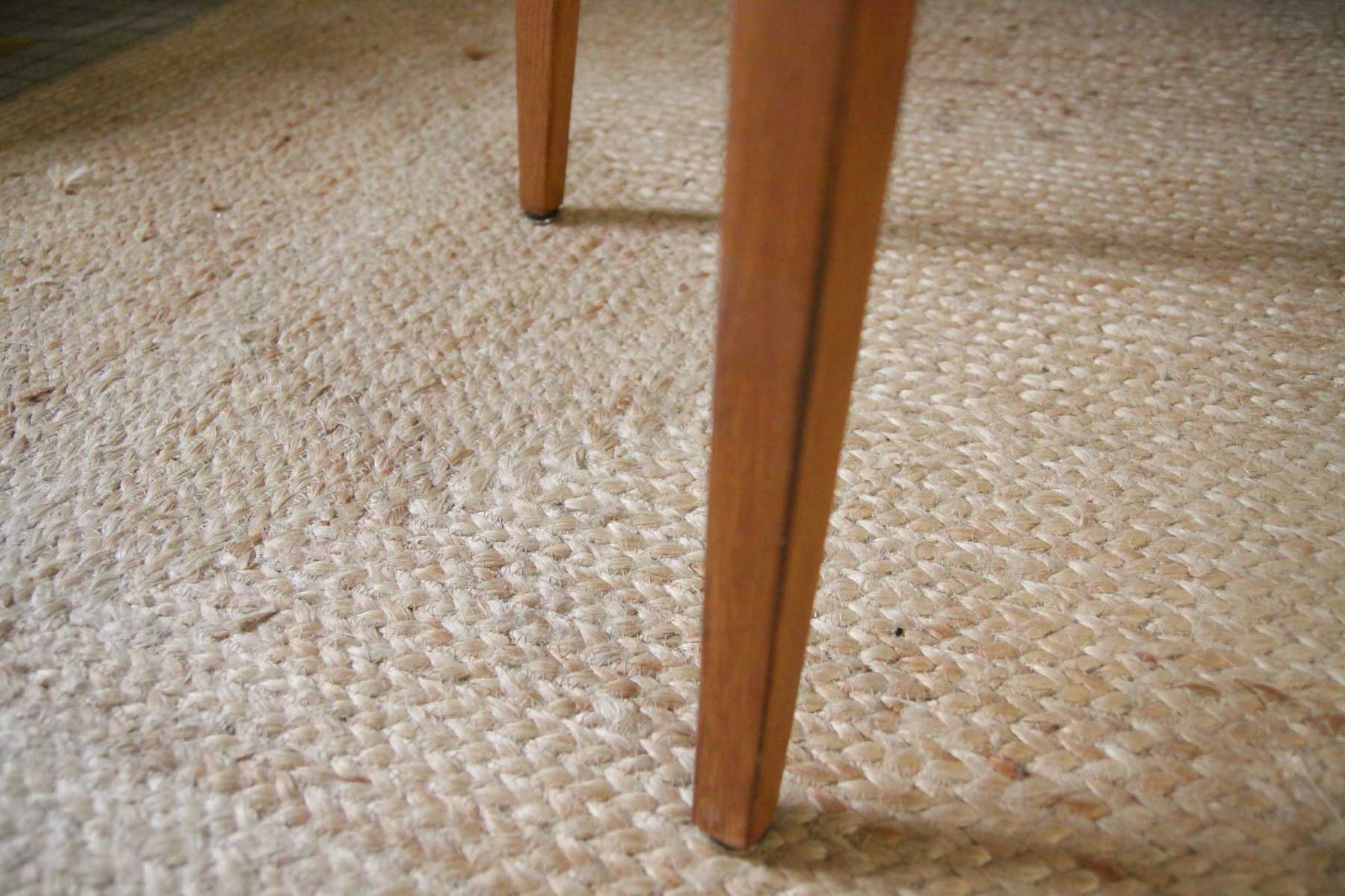 Scandinavian-style system table