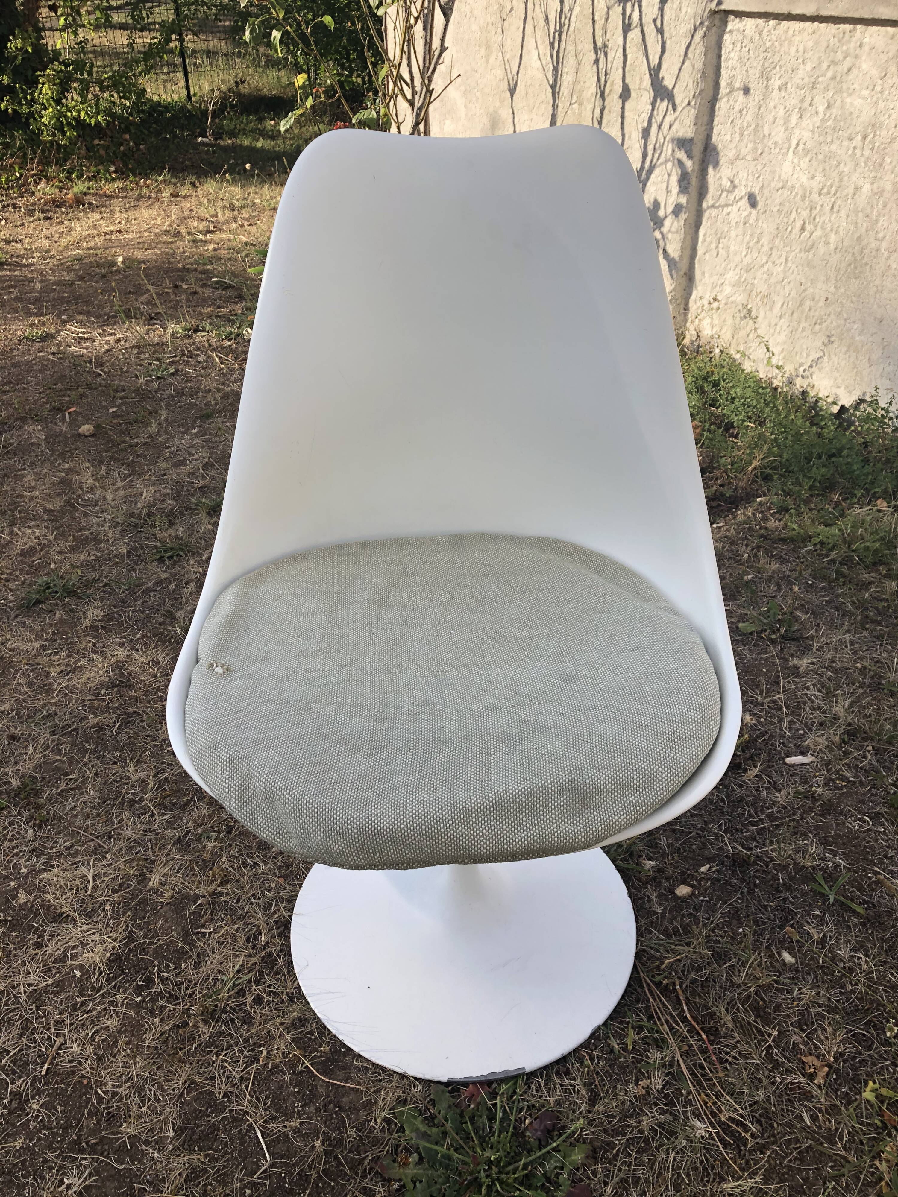 Ste of 5 "Tulip chairs" by Eero Saarinen for Knoll in the late 1950s