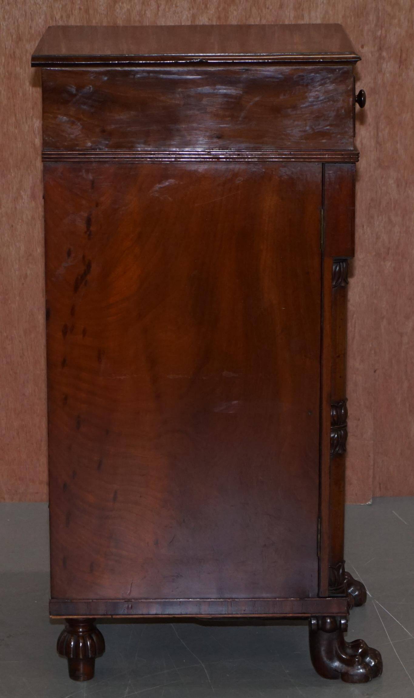 Paire de Grands Cabinets Latéraux William IV 1830 en Bois Massif Flammé avec Tiroirs