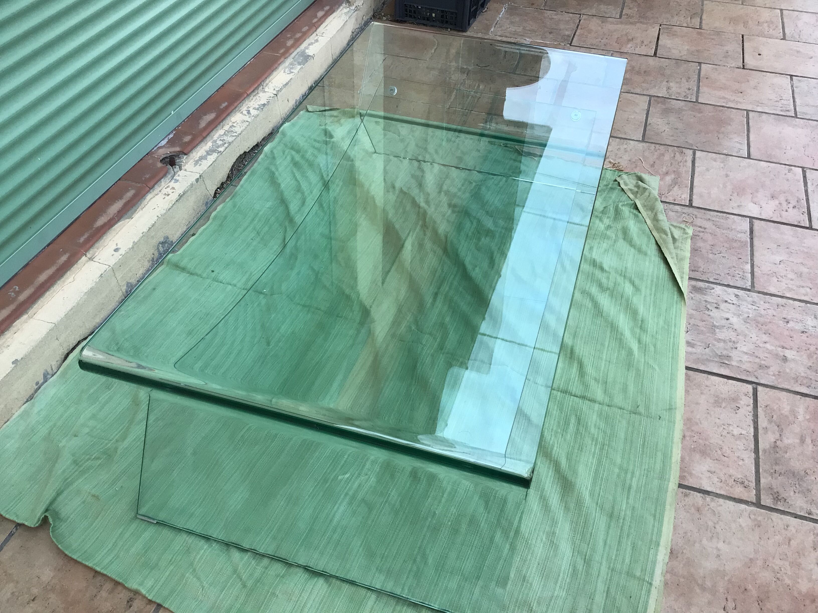 Table basse en verre courbe XXe