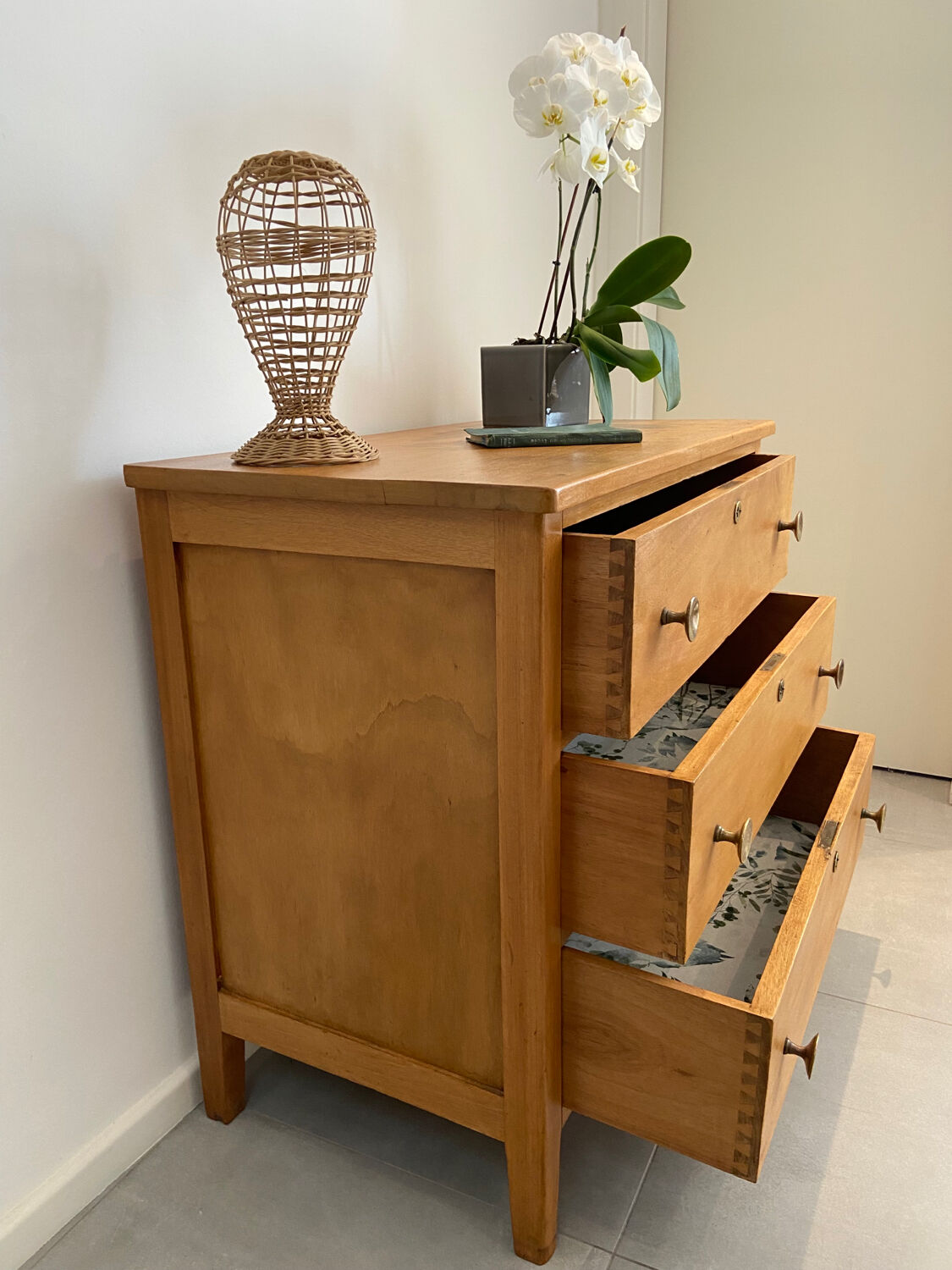 Antique chest of drawers