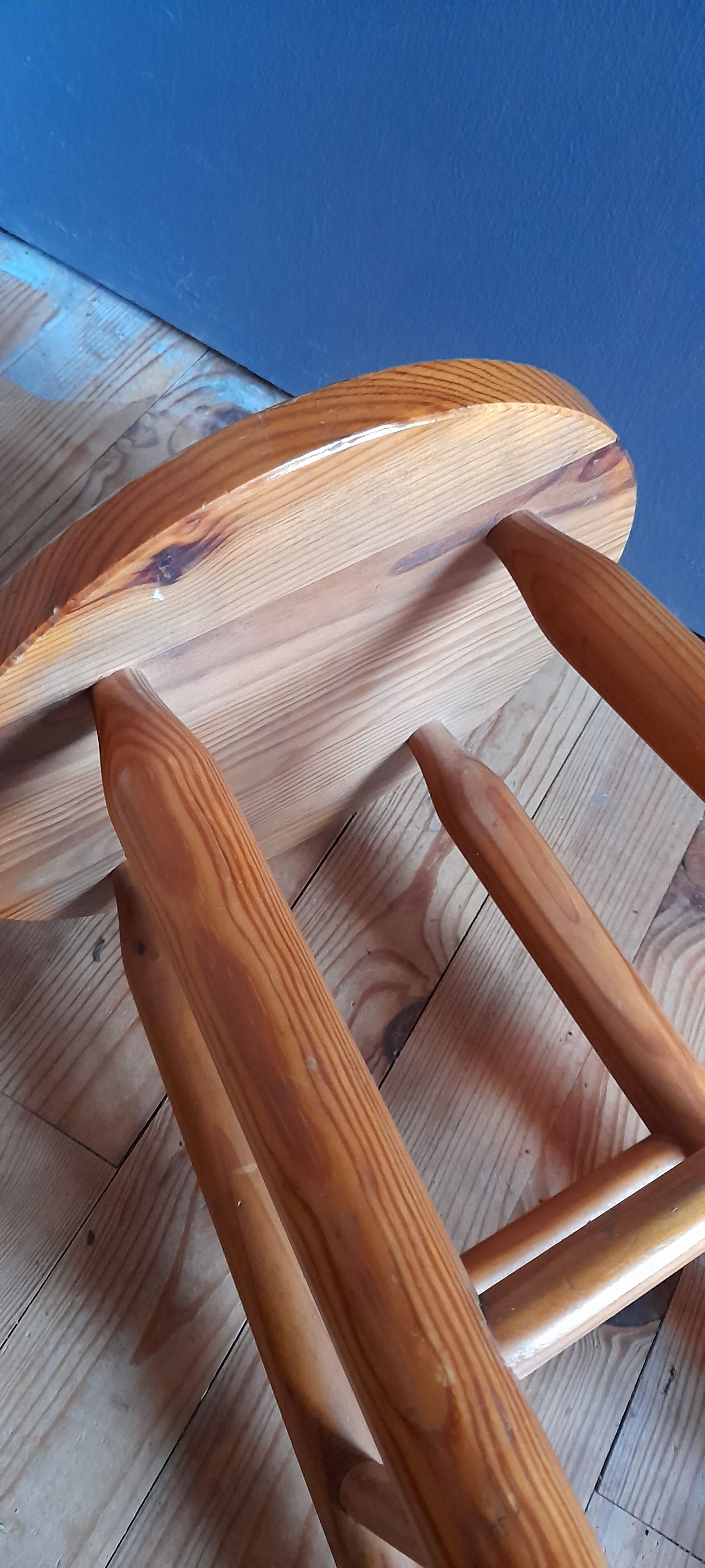 High bar stool in solid wood turned vintage 1970/1980