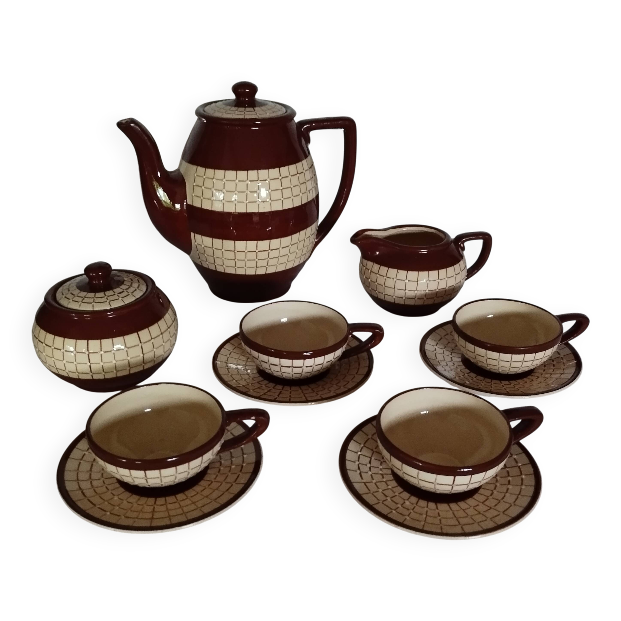 Coffee/tea service in Longchamp earthenware.