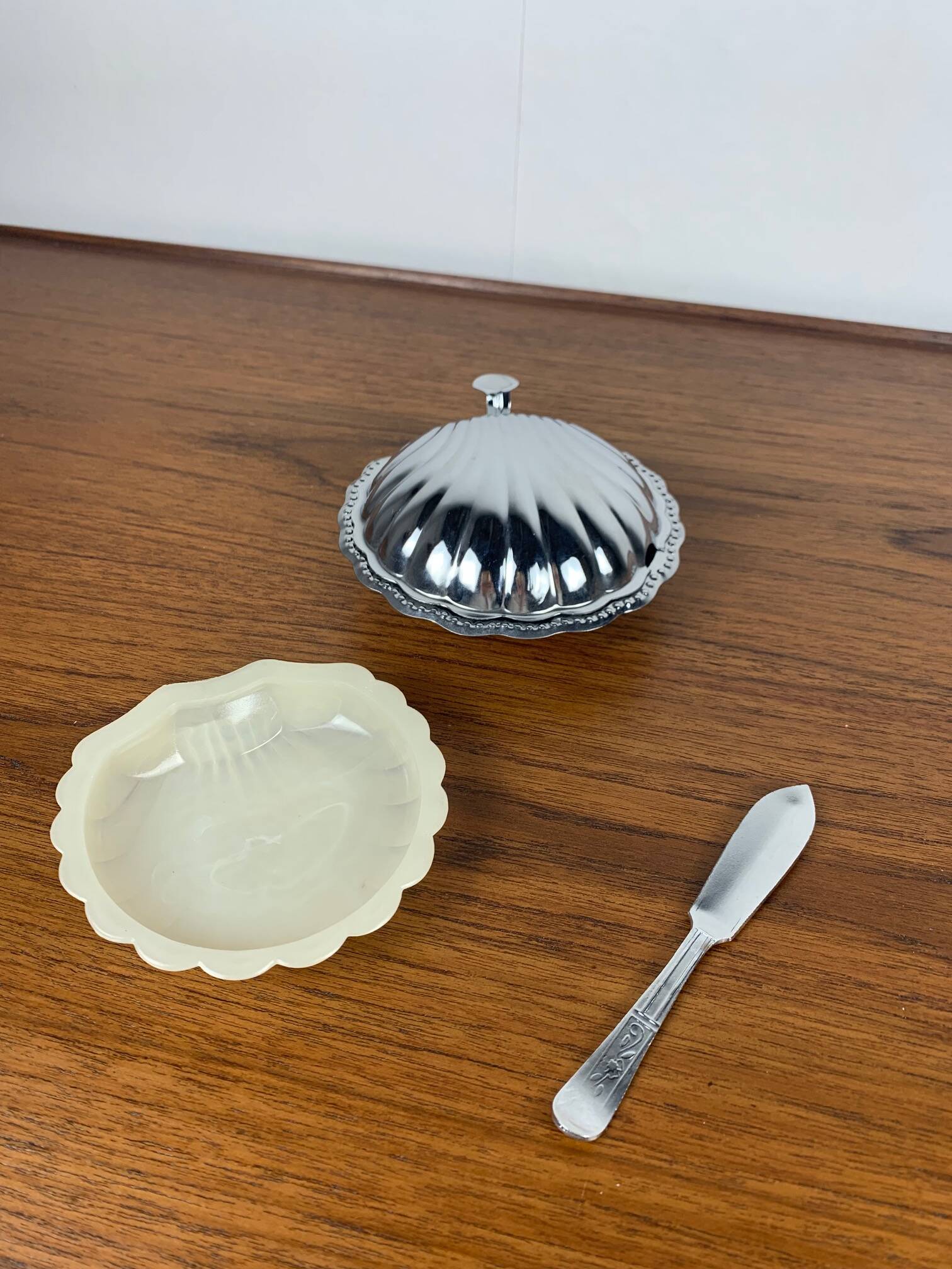 Shell butter dish with vintage knife, silver metal and white insert