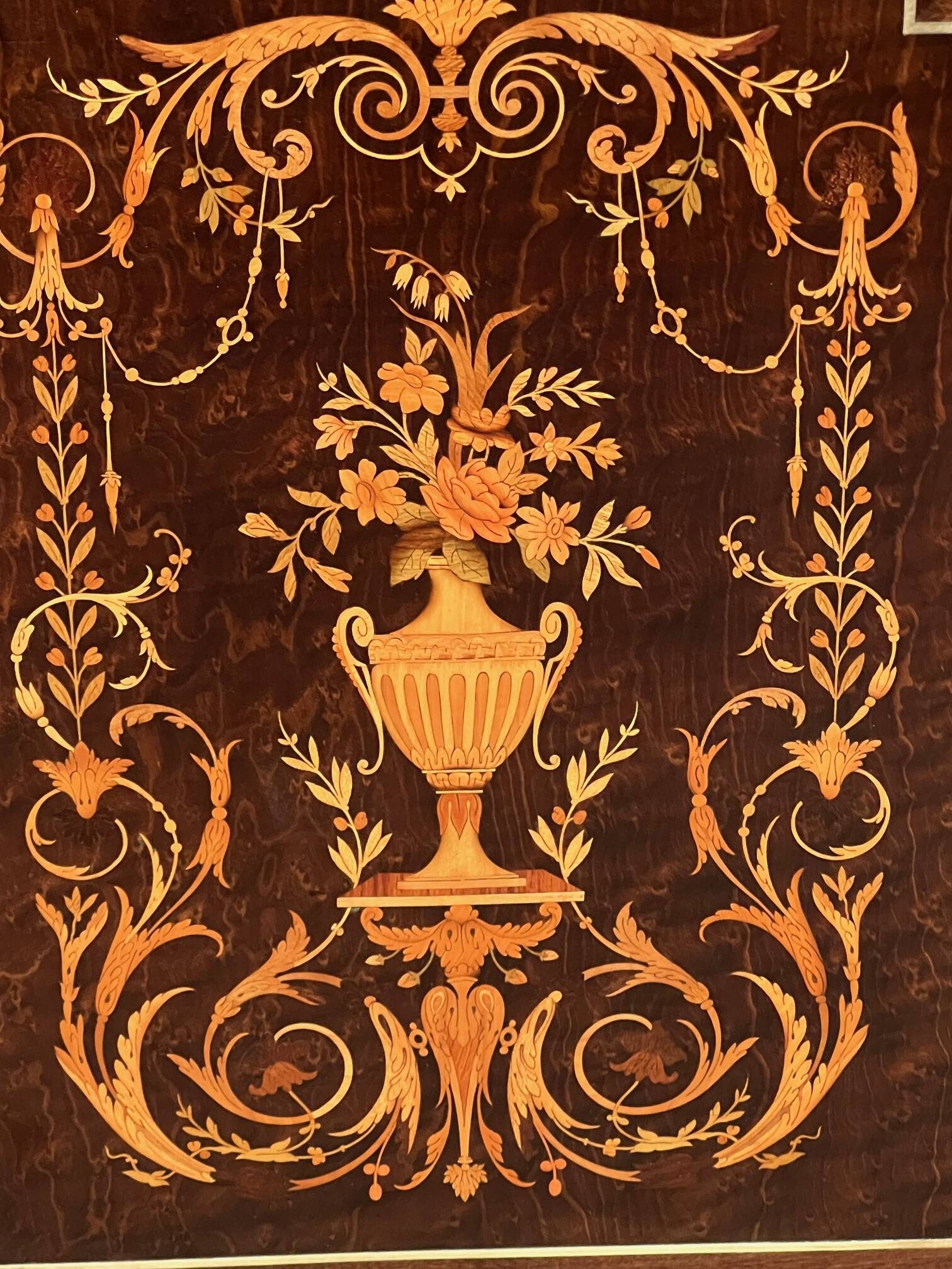 Elegant Napoleon III style commode. Marquetry in precious wood. Gilded bronze, marble top.