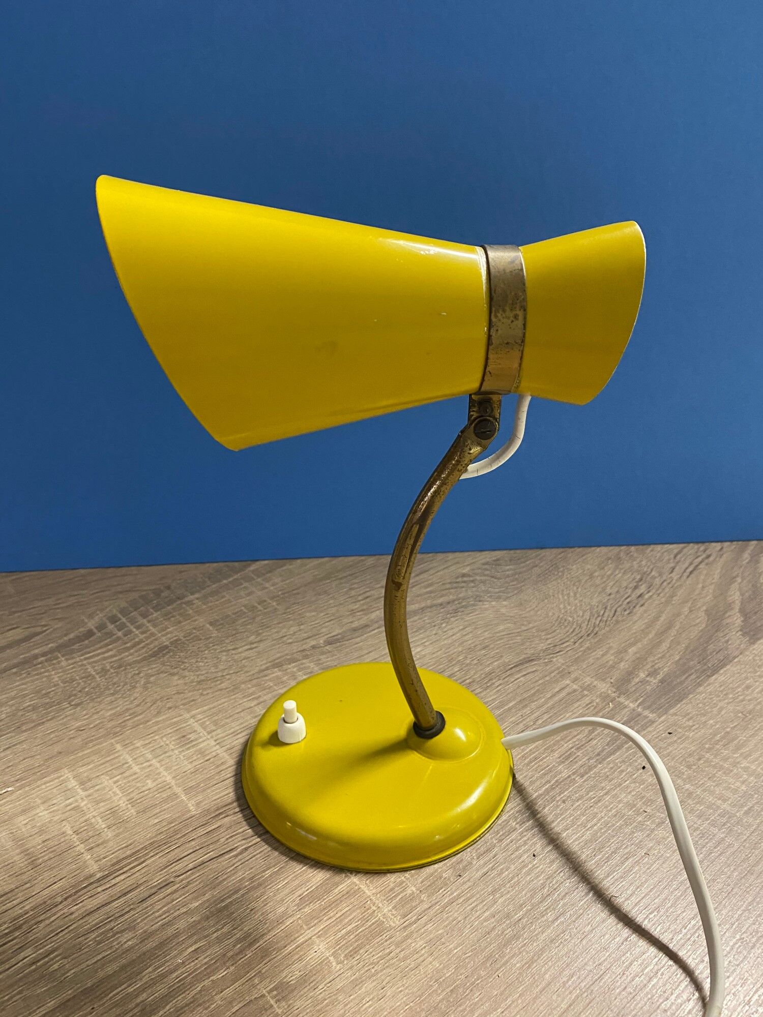 Yellow diabolo lamp
