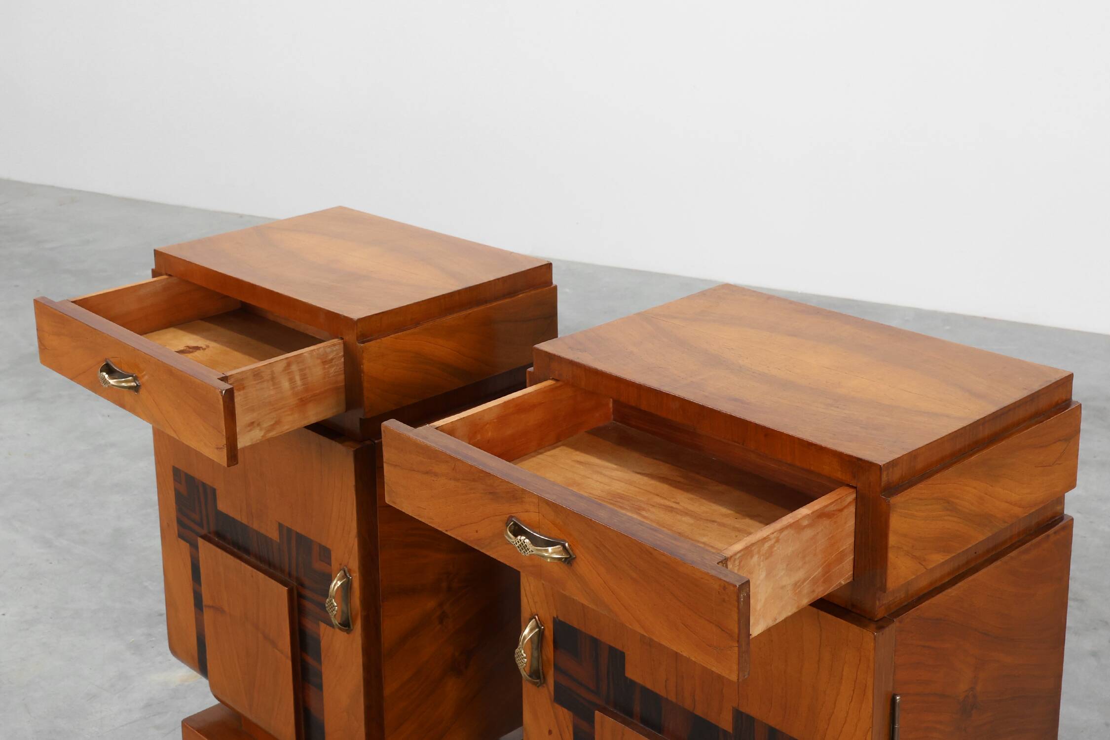 Set of Two Geometric Art Deco Wooden Nightstands, Italy 1920s