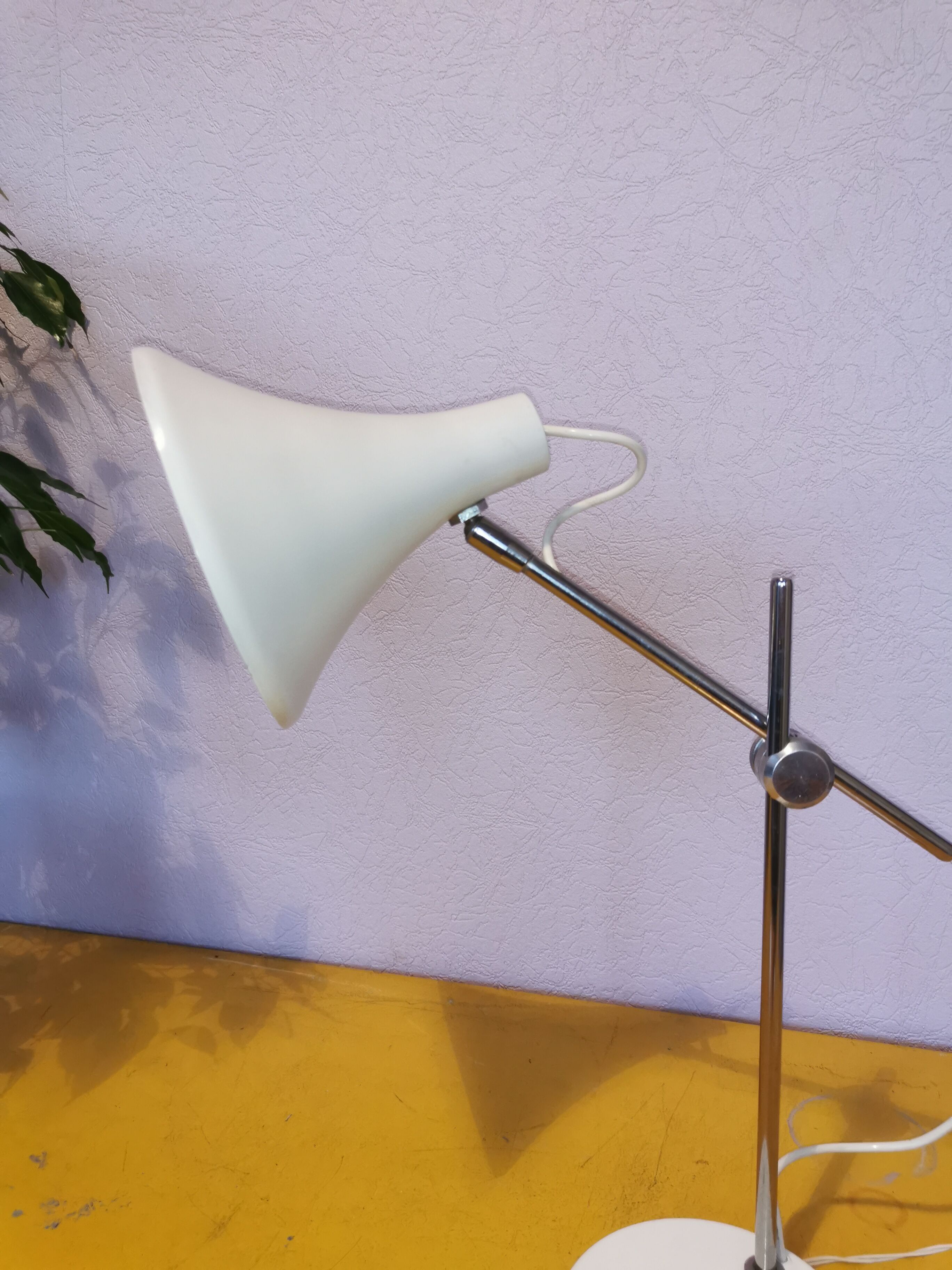 Articulated lamp in white lacquered steel and chrome, 1970.