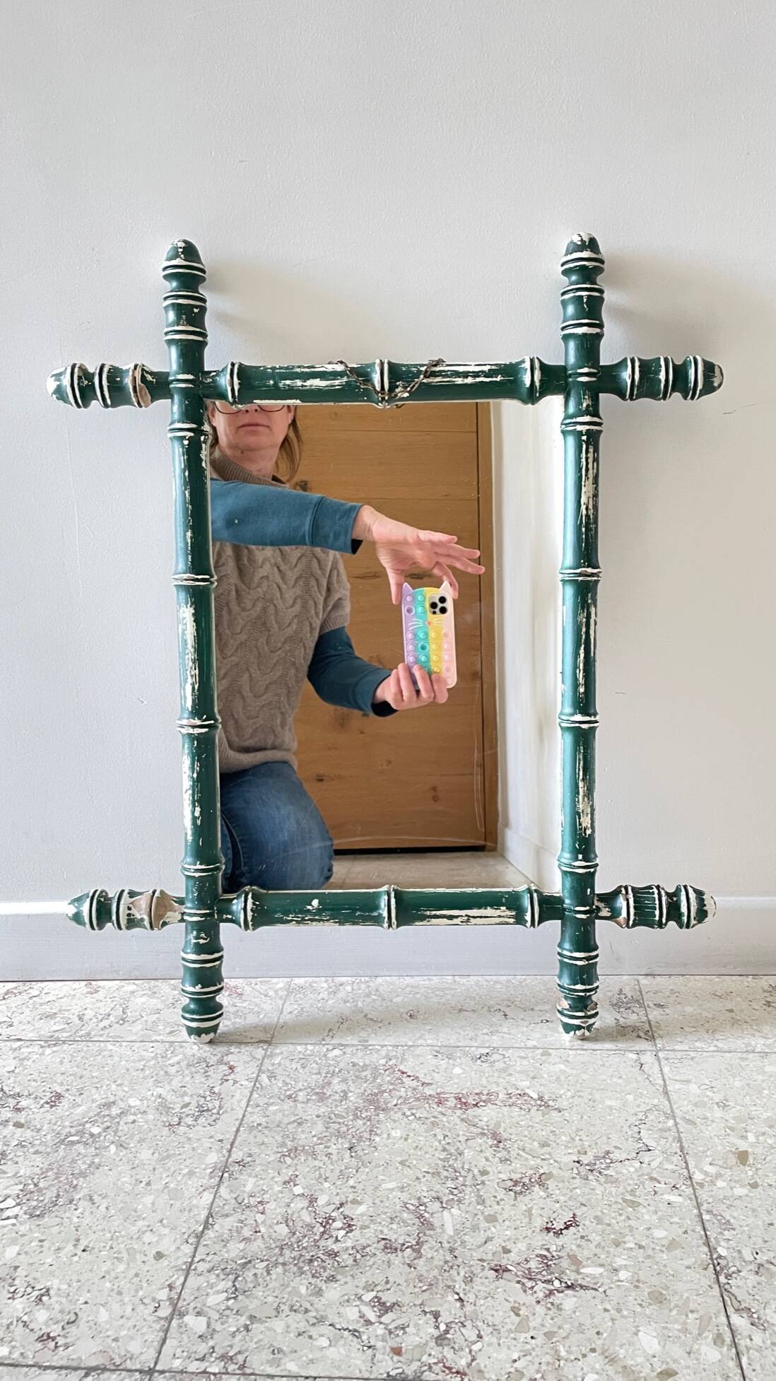 Miroir ancien en bois formant bambou