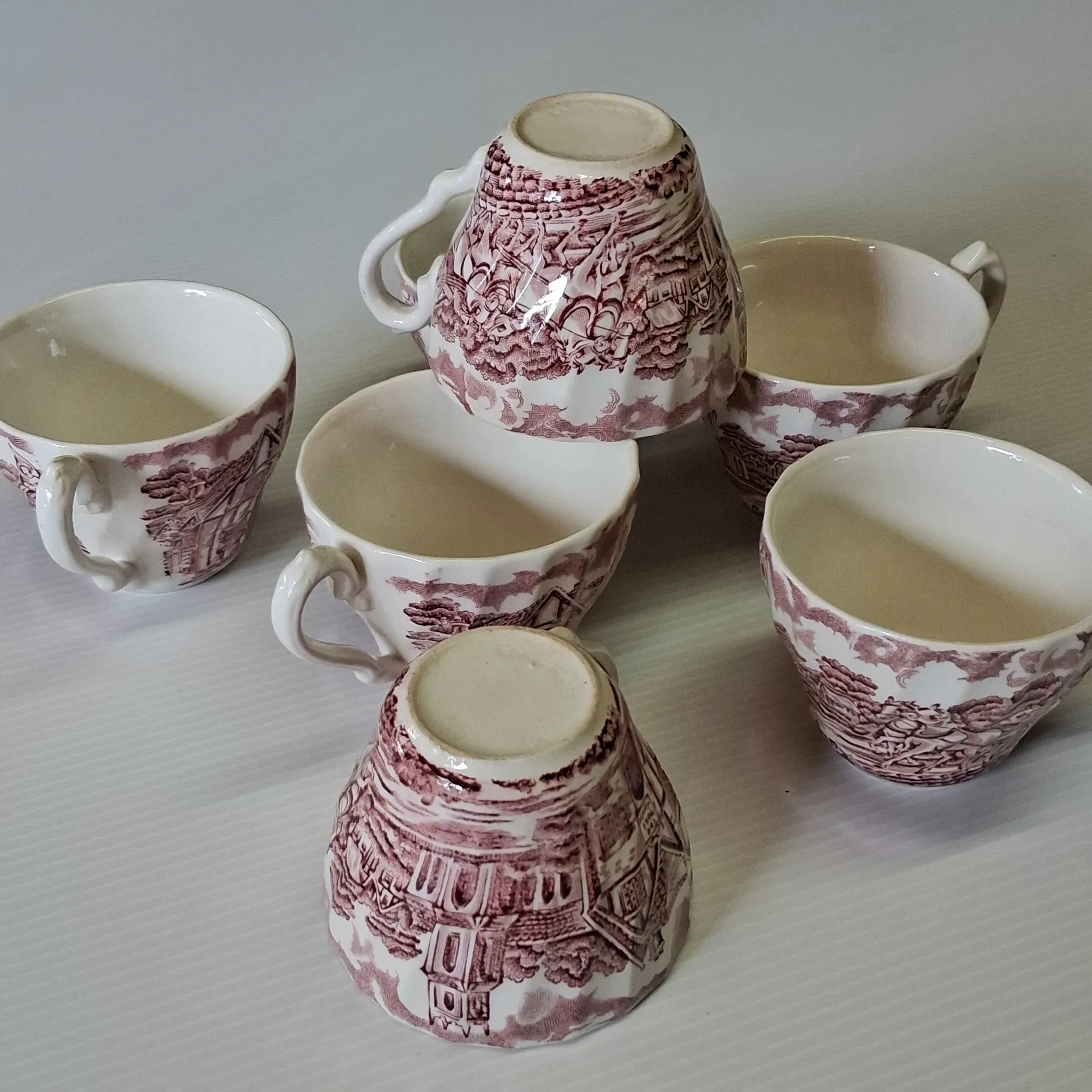 Set of 7 English espresso cups in very good condition.