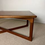 Scandinavian coffee table Dyrlund – Denmark – crossed legs
