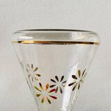 Ancienne carafe à liqueur en verre avec fleurs incrustées et dorures