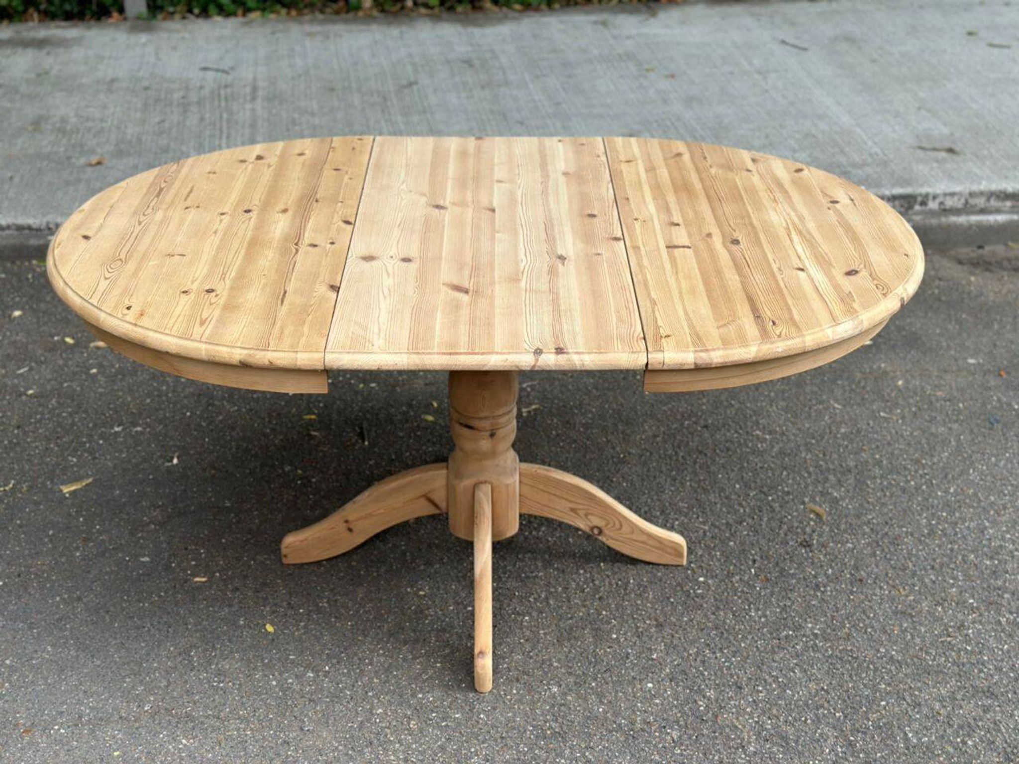 Table de repas ronde extensible en bois massif brut