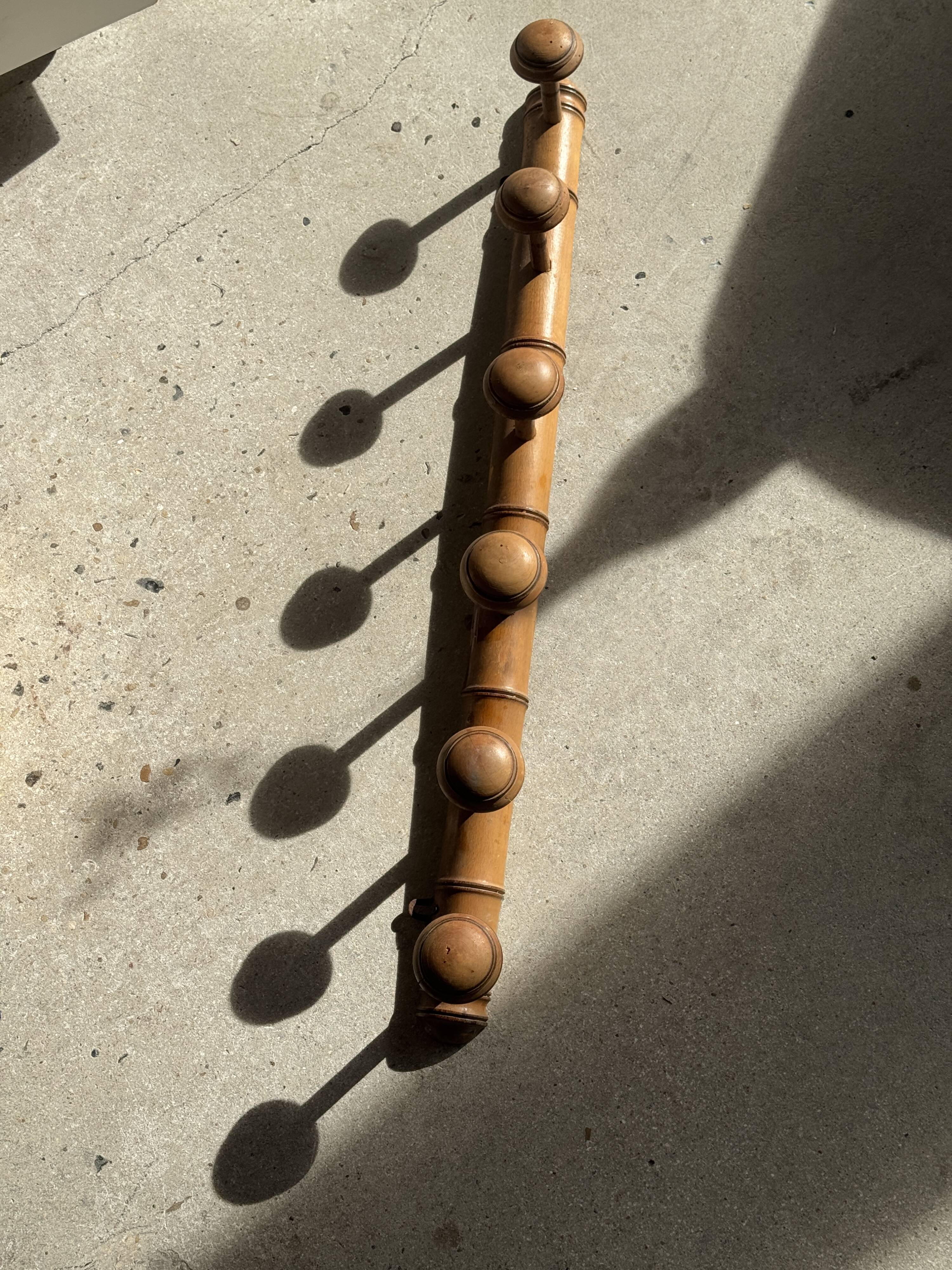 Large vintage wooden coat rack with 6 bamboo effect hooks L79