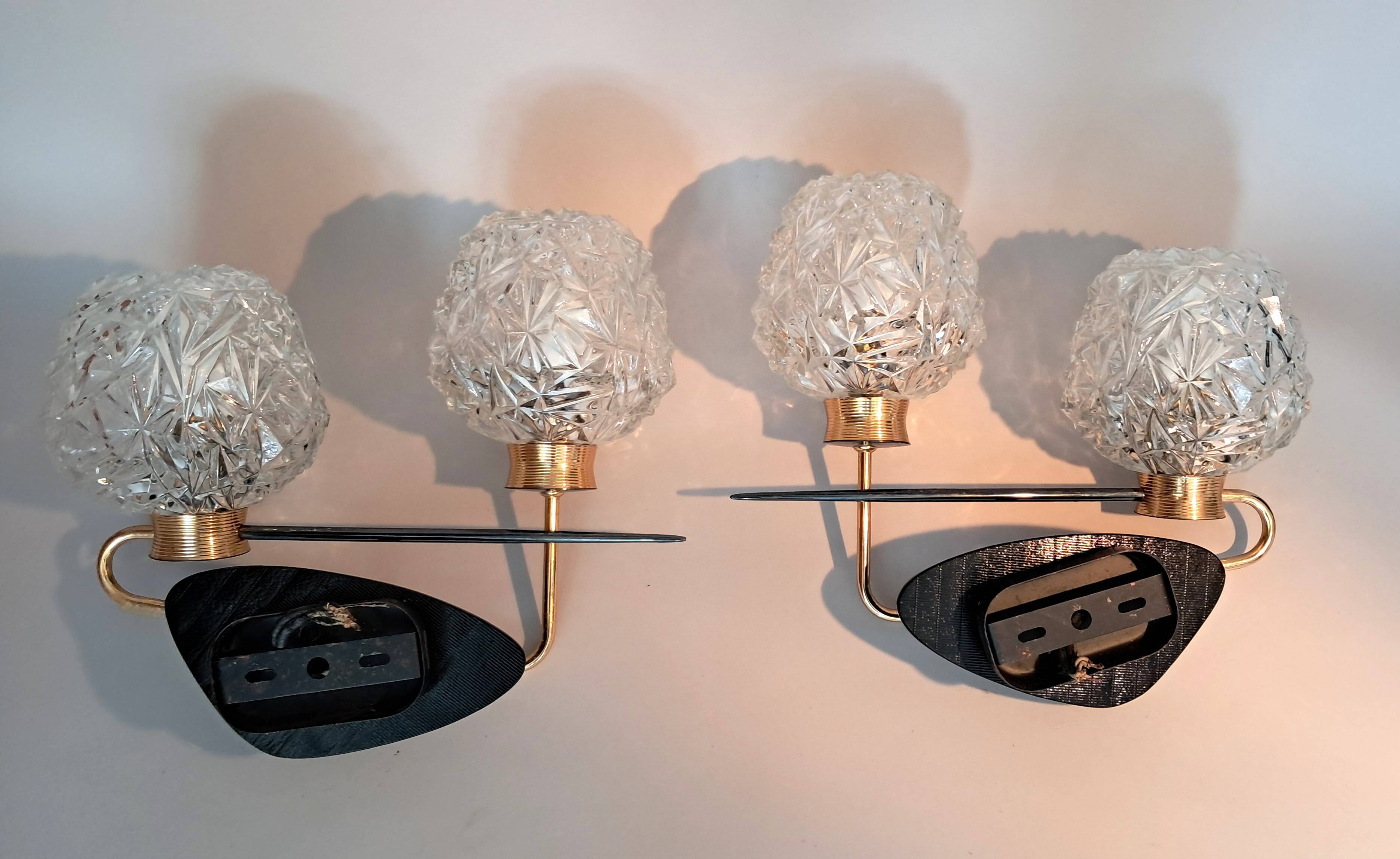 Paire d'appliques en laiton doré  à 2 feux 1950.