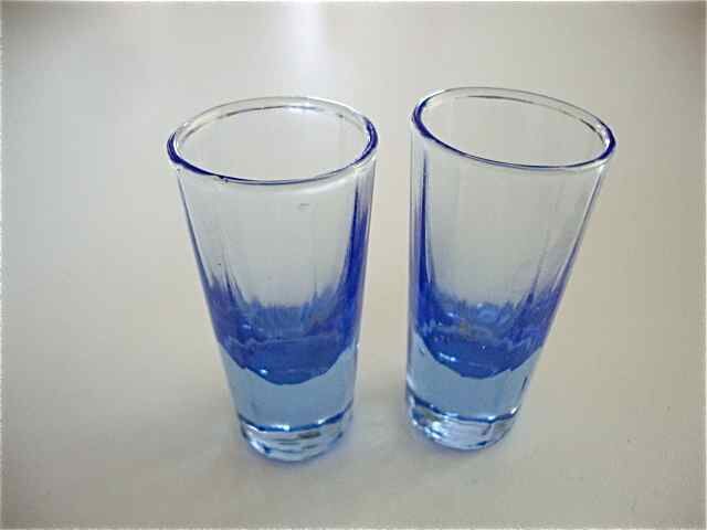 Suite de 8 verres bleu Myosotis