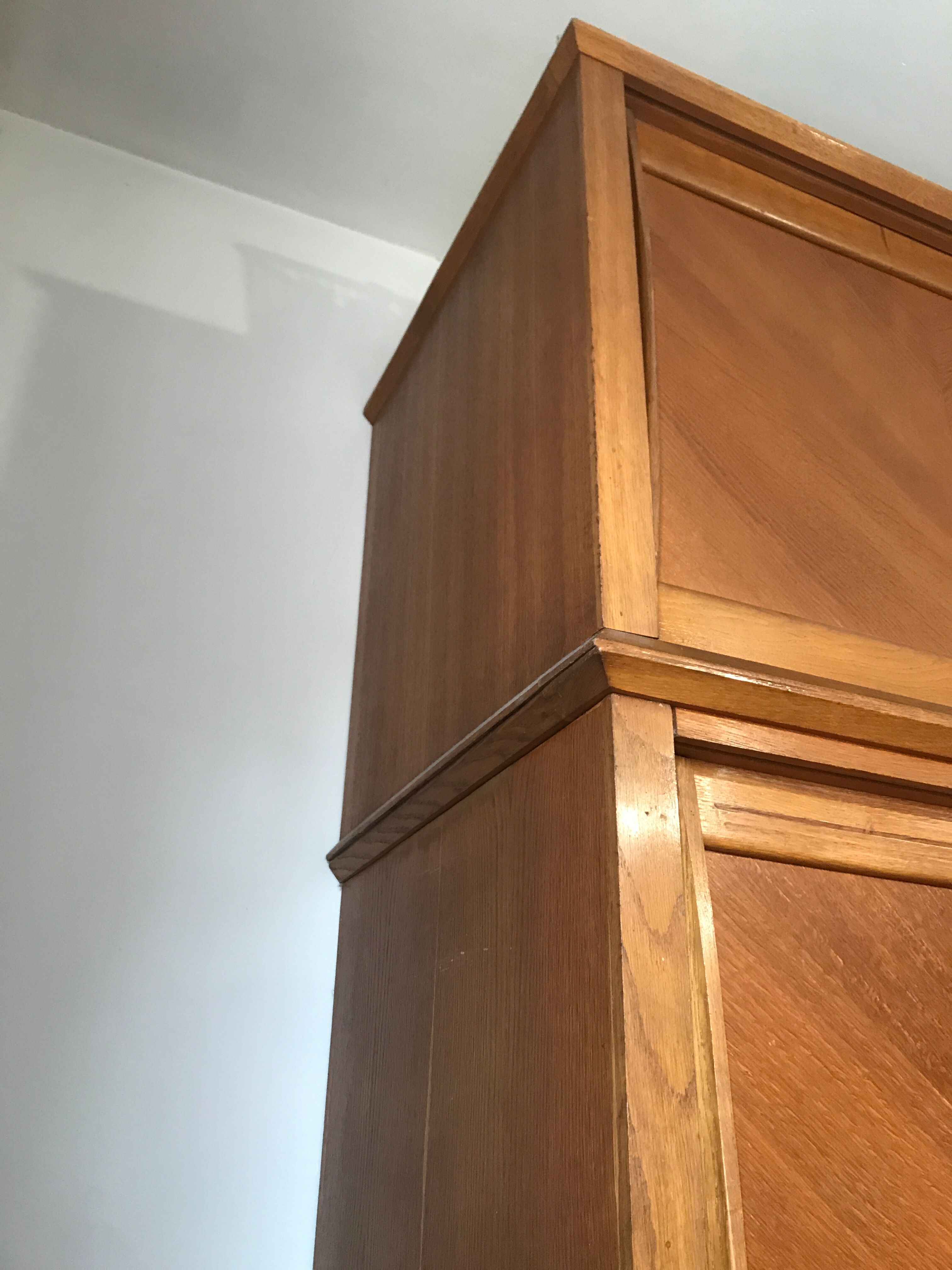 Armoire portes coulilssantes vintage des années 50 circa 1950 1960 style prouvé perriand moderniste