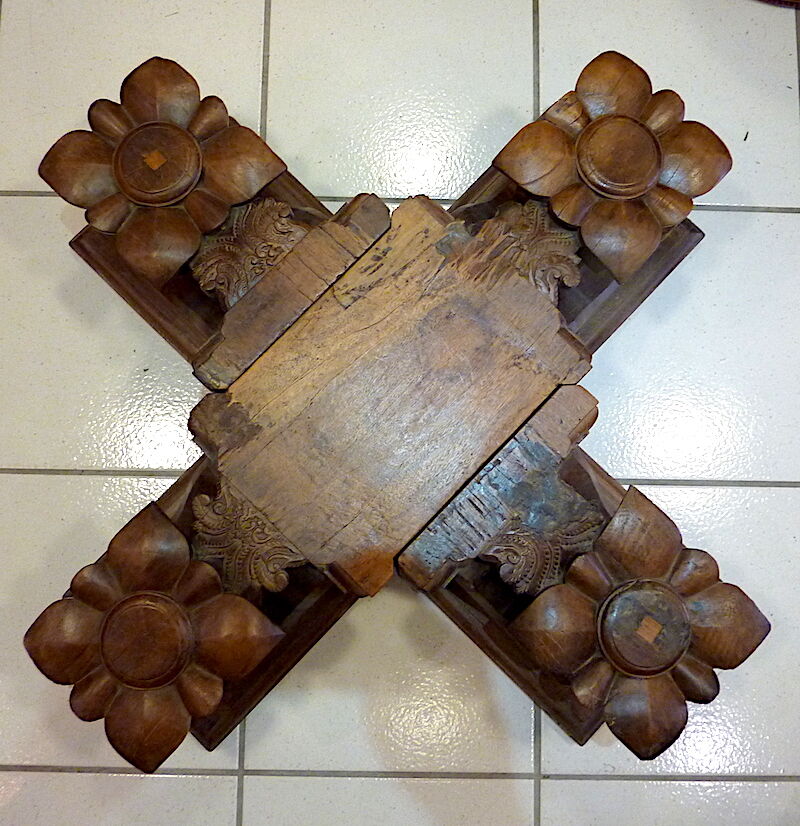 Table basse vitrée sur chapiteau