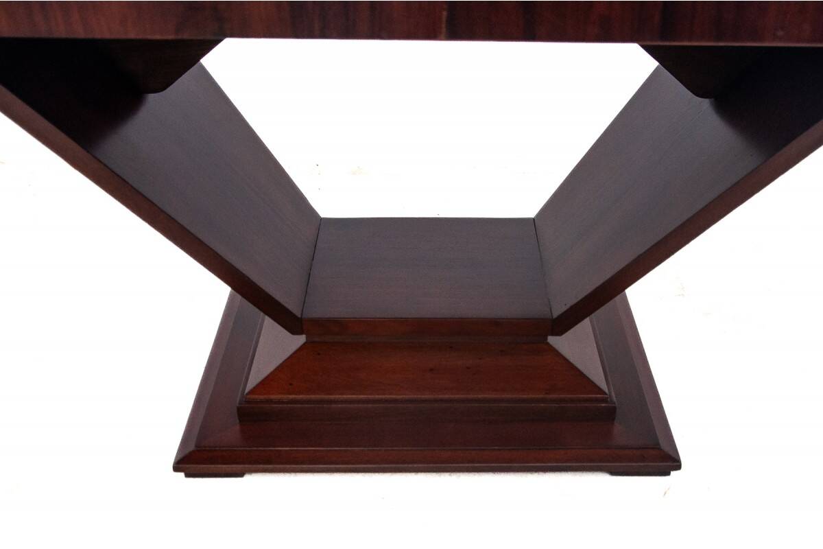 Original walnut extendable table, designed by Louis Majorelle, with 6 Art Deco chairs.