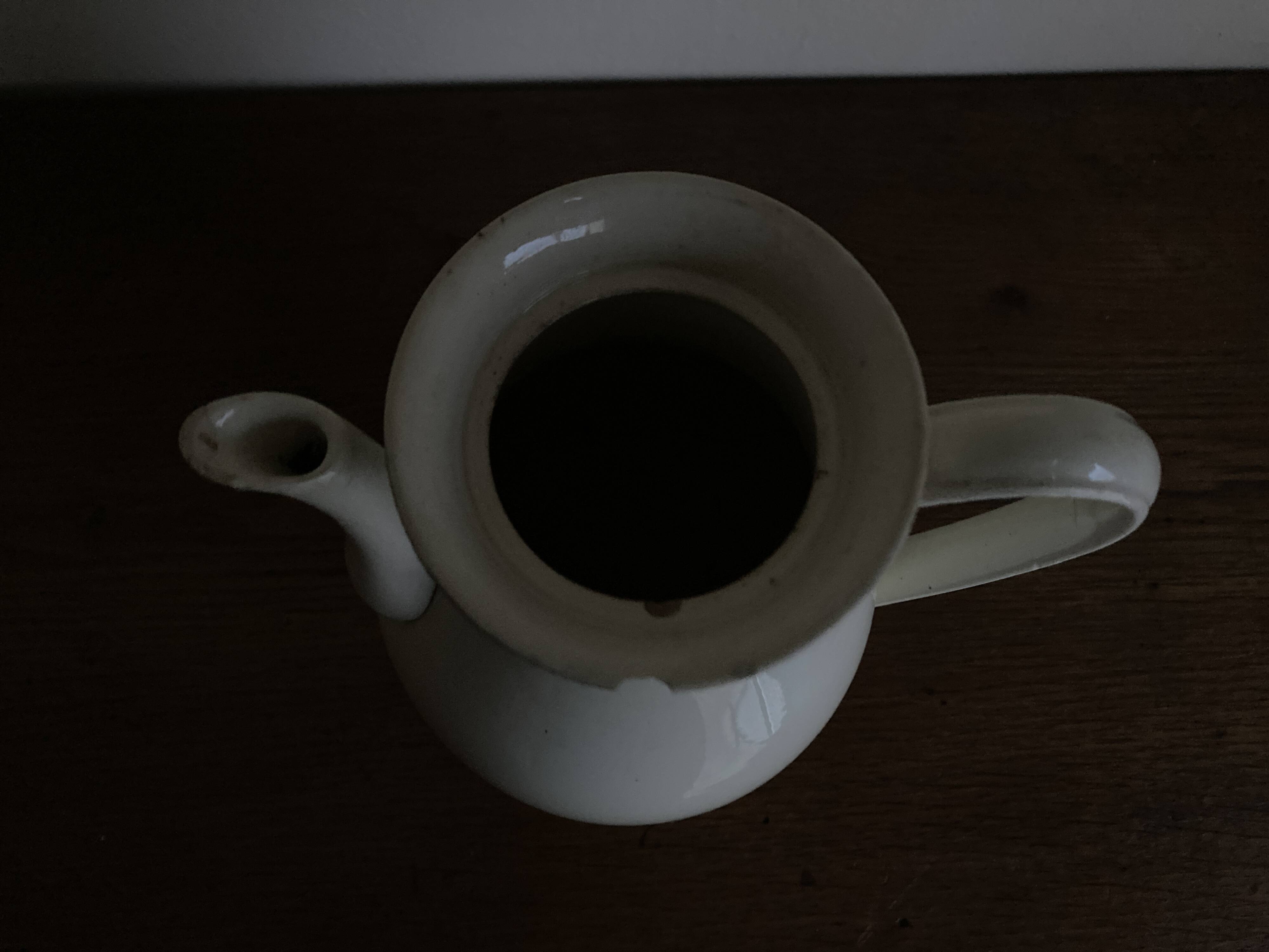 Creil and Montereau neo-classical Directoire coffee pot in fine earthenware circa 1800