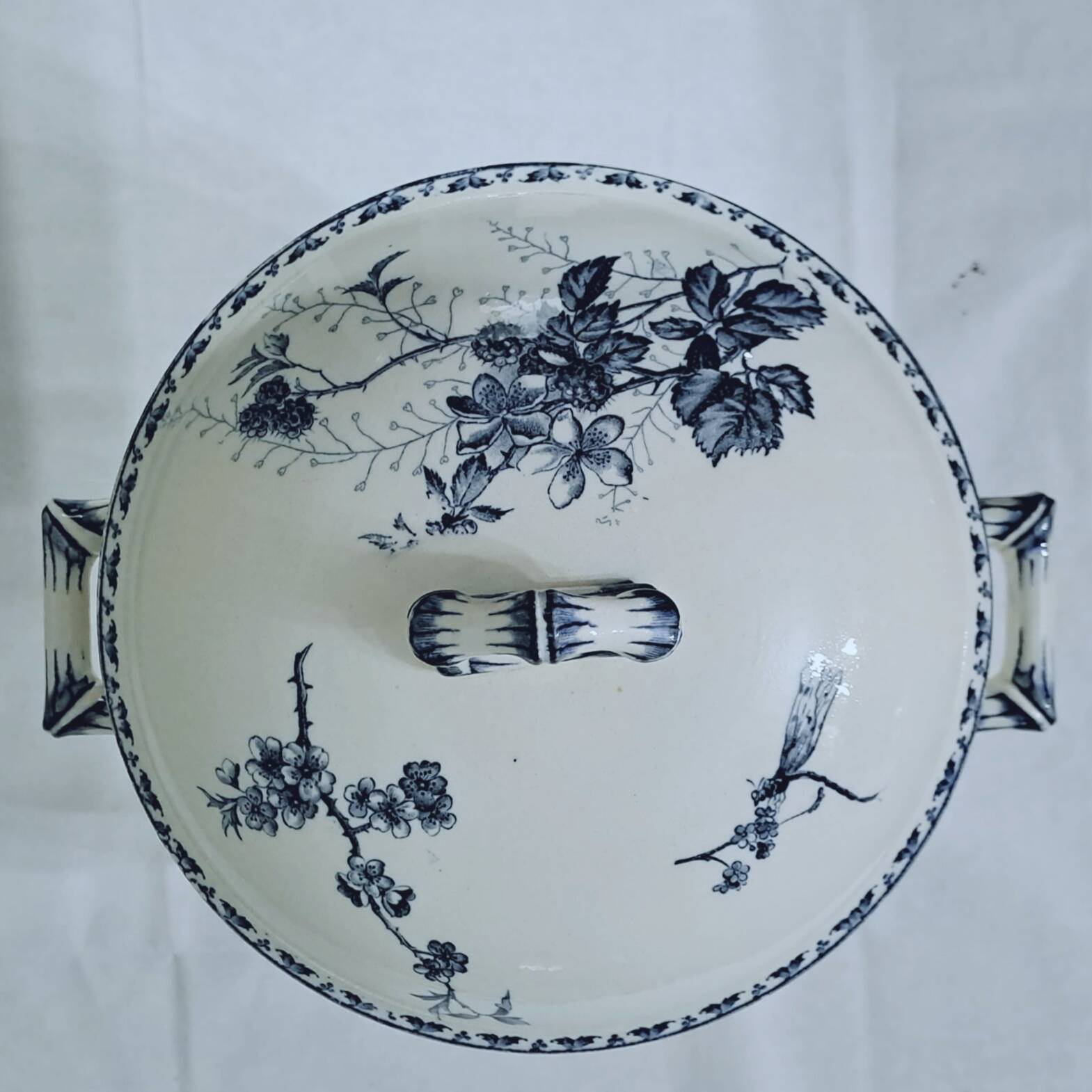 Soupière Sarreguemines modèle "Carmen"