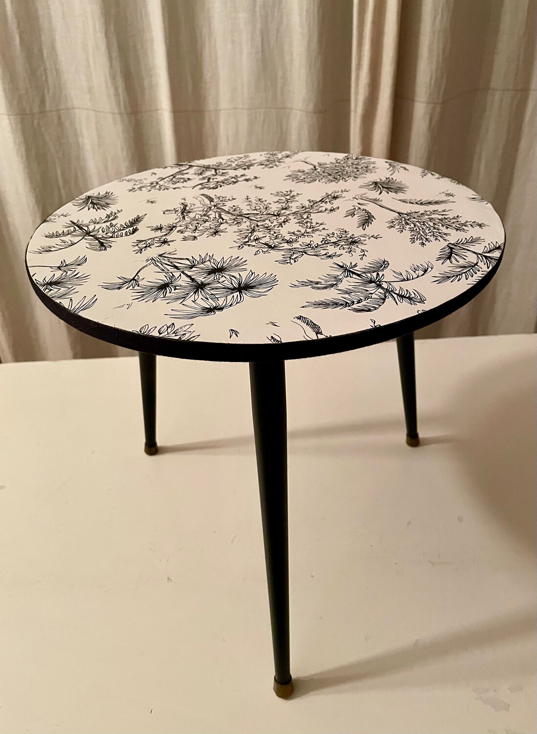 Petite table tripode guéridon