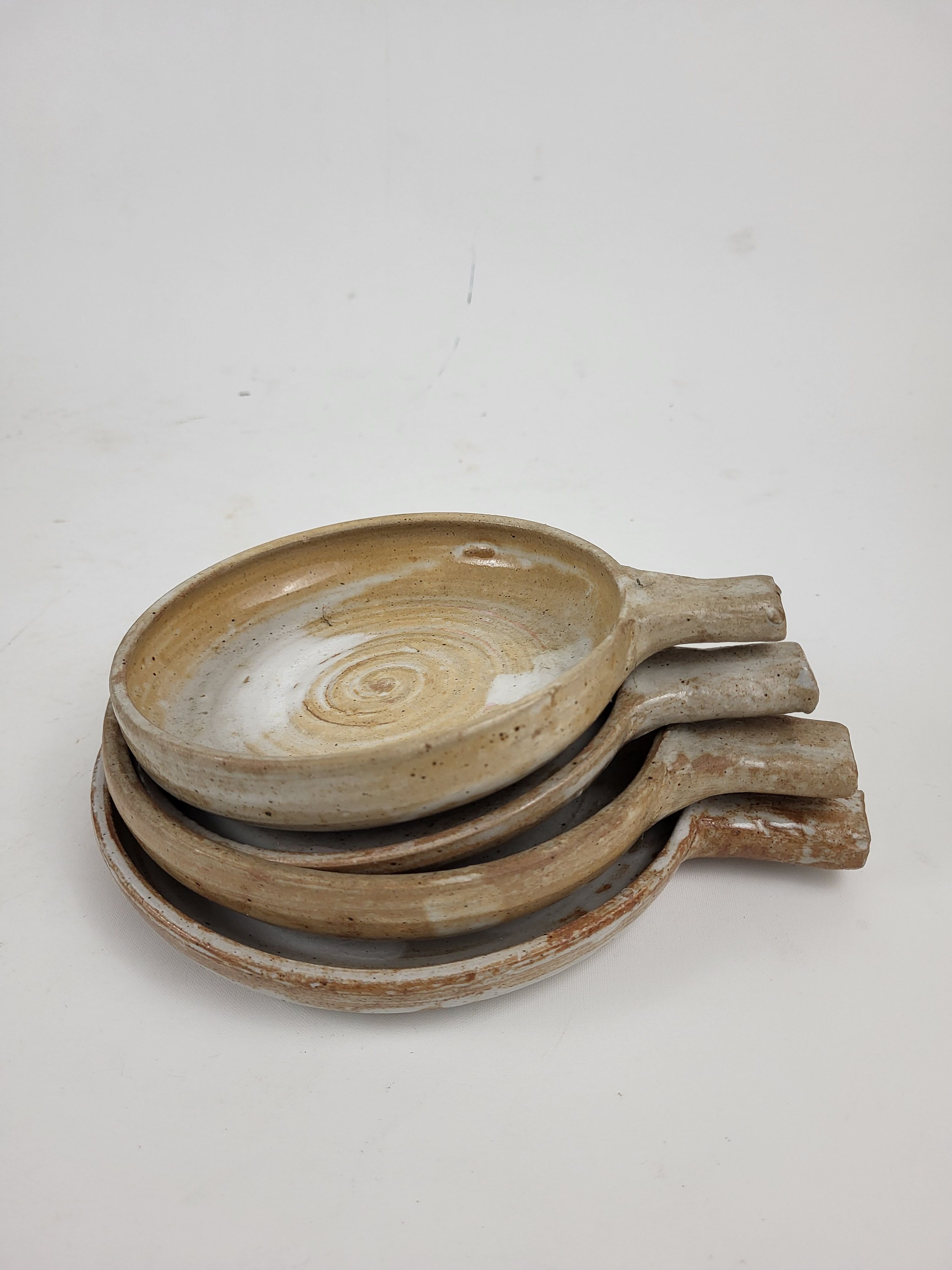 4 casseroles / stoneware dishes Pierre Lion Puisaye