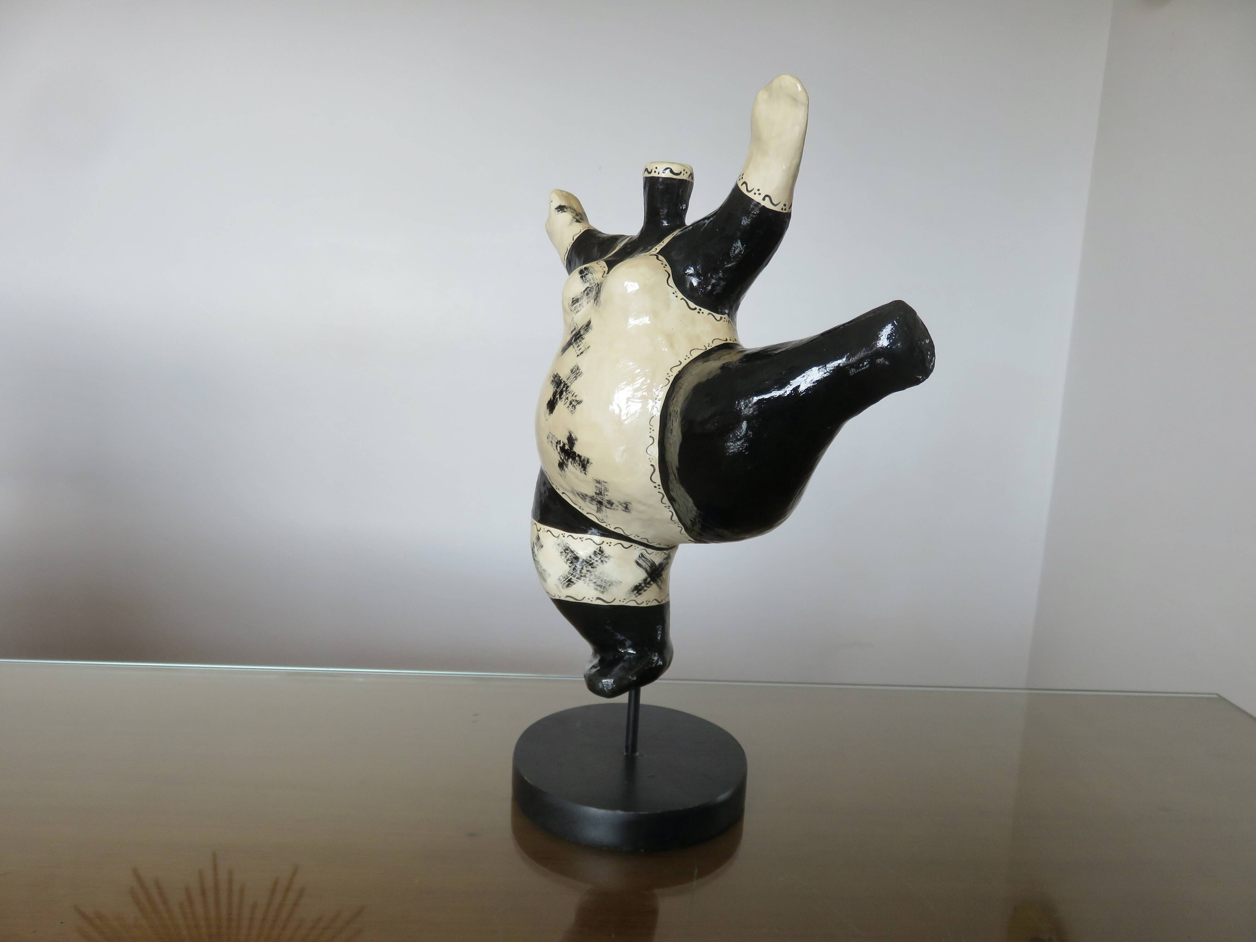 Sculpture "DEESSE" in the style of Niki de Saint Phalle, papier-mâché 1990