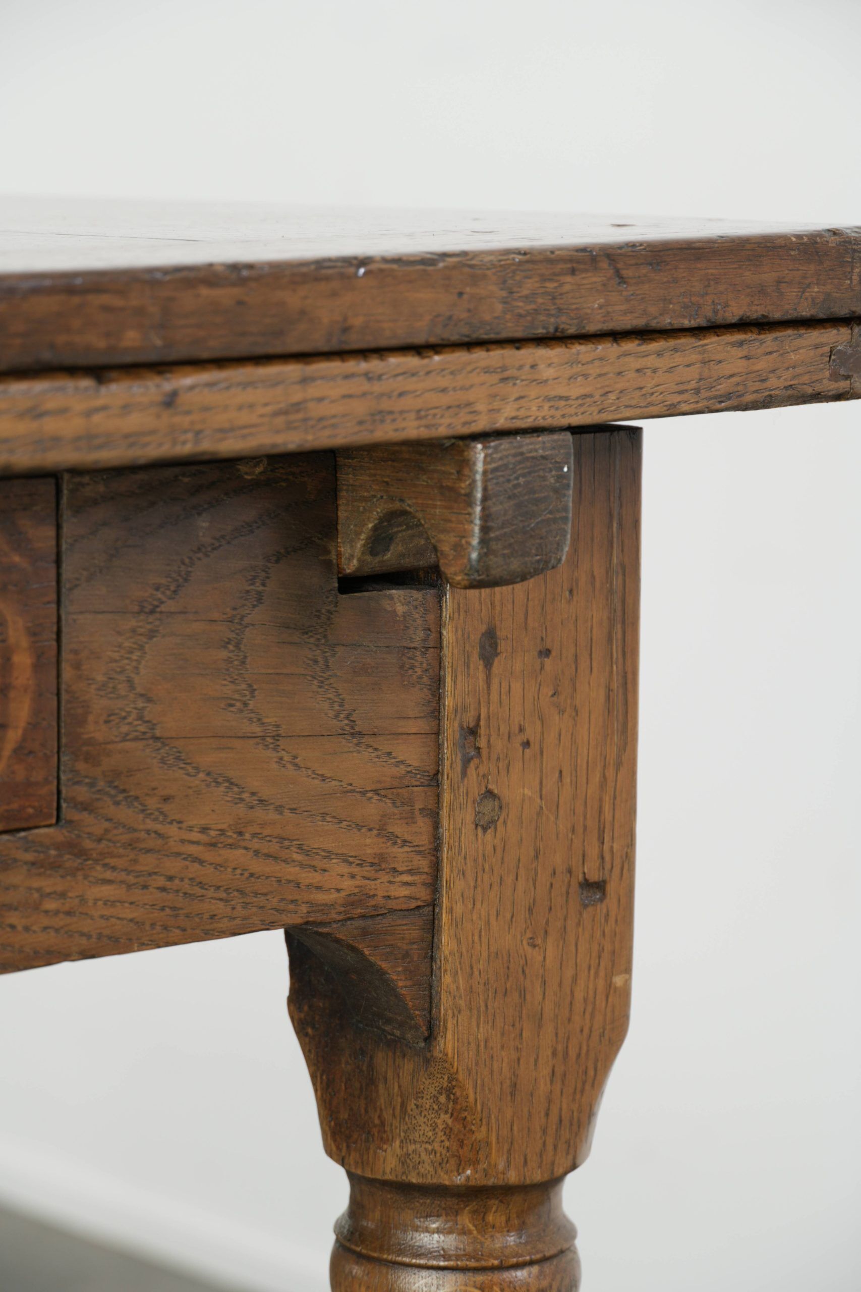 Antique oak dining table from the late 18th century with extendable leaves